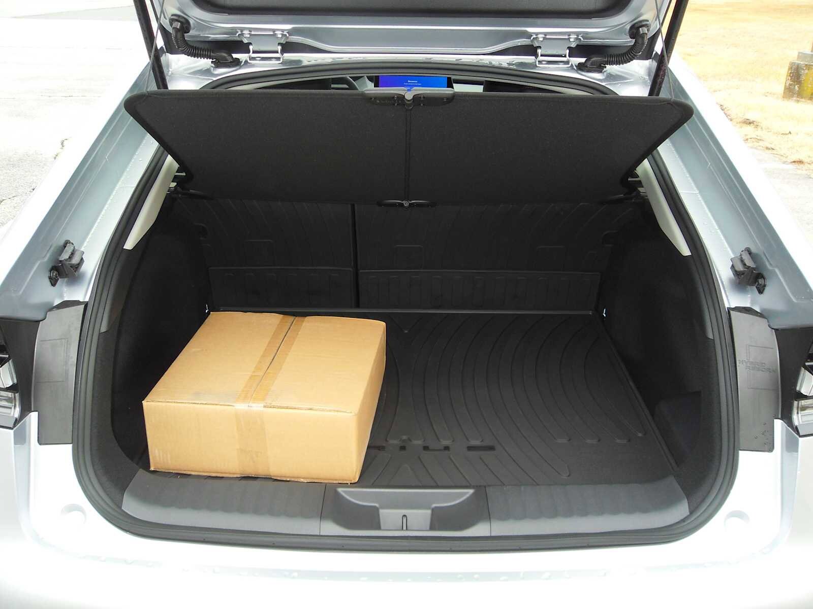 2026 Toyota Prius Plug-in Hybrid XSE - Photo 11