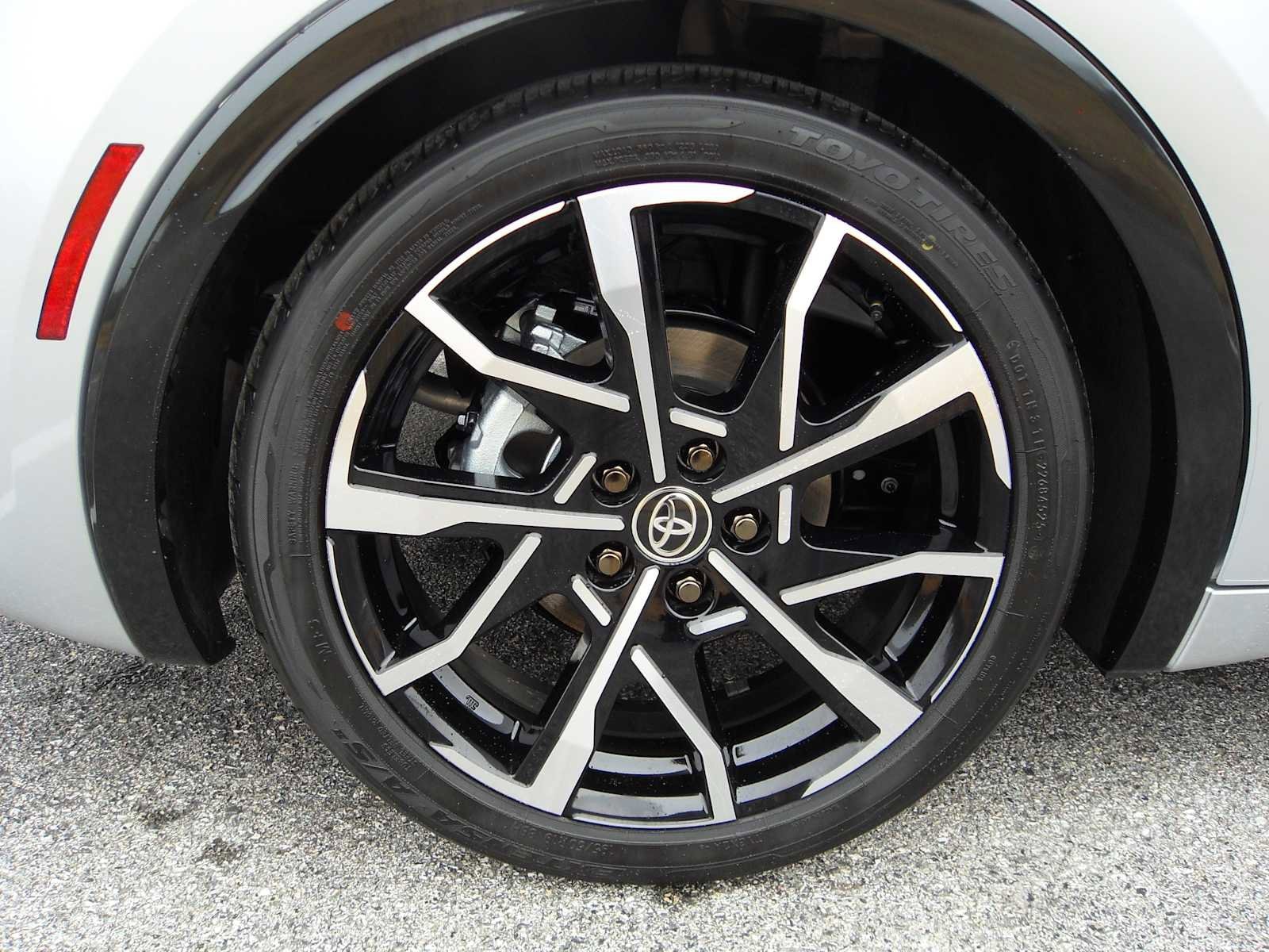 2026 Toyota Prius Plug-in Hybrid XSE - Photo 9
