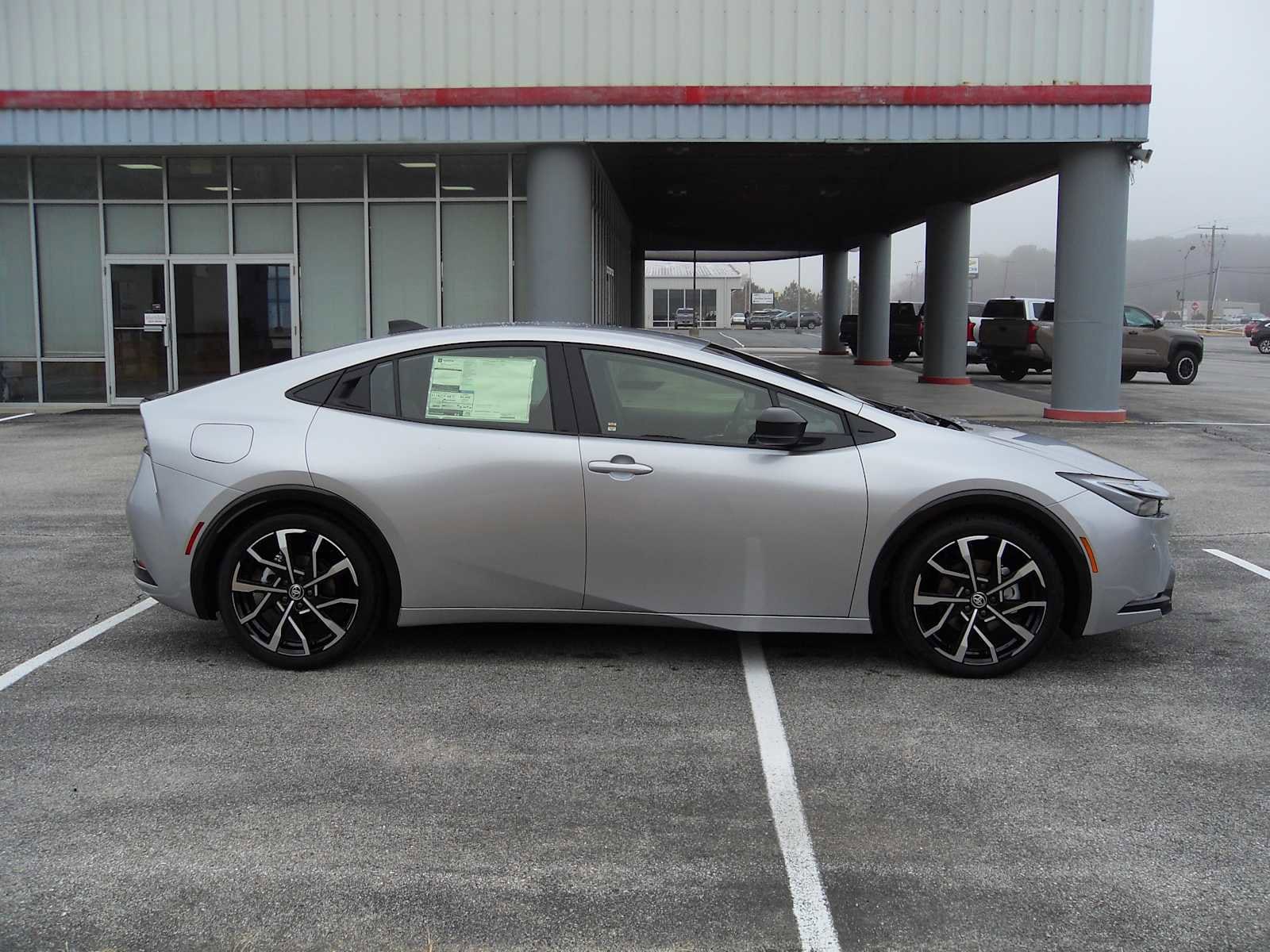 2026 Toyota Prius Plug-in Hybrid XSE - Photo 6