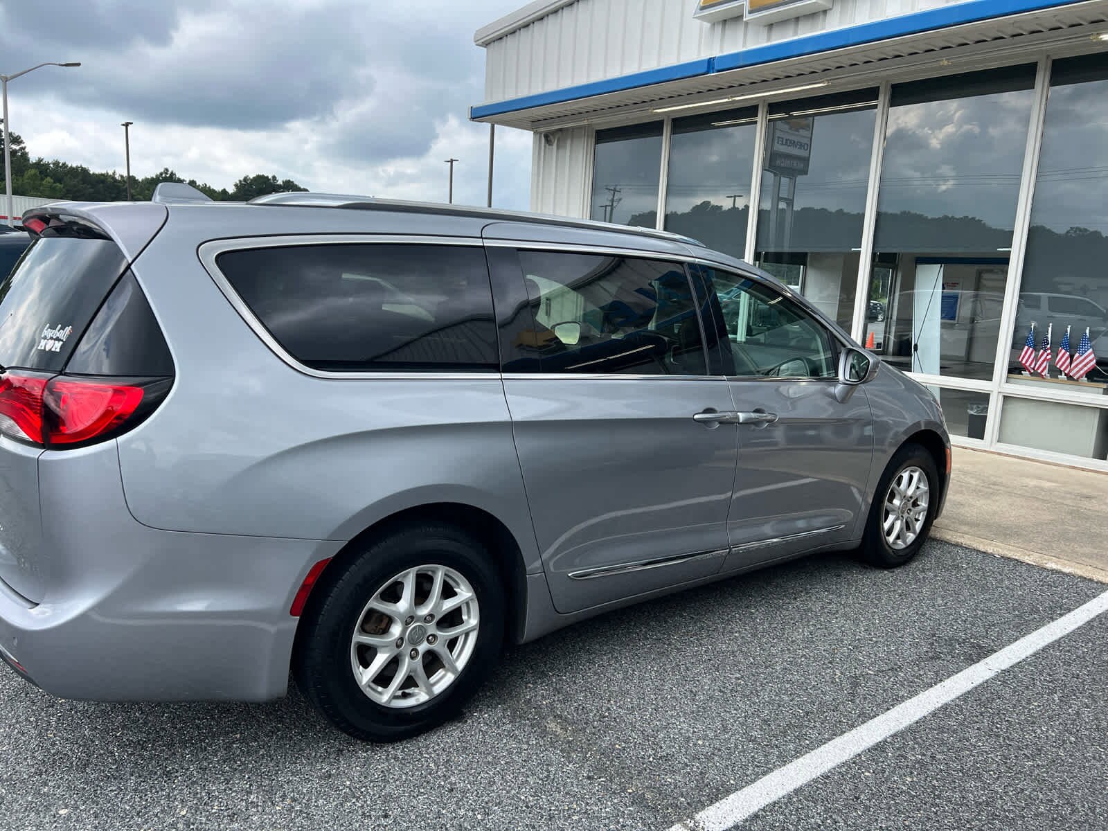 2020 Chrysler Pacifica Touring L photo 3