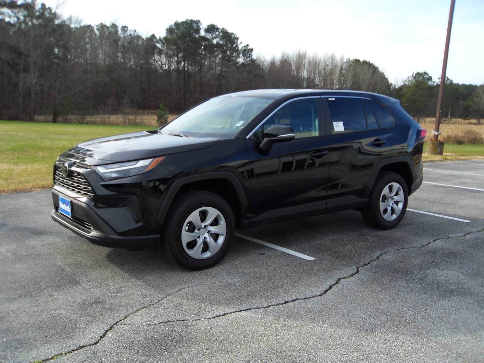 2025 Toyota RAV4 LE's photo