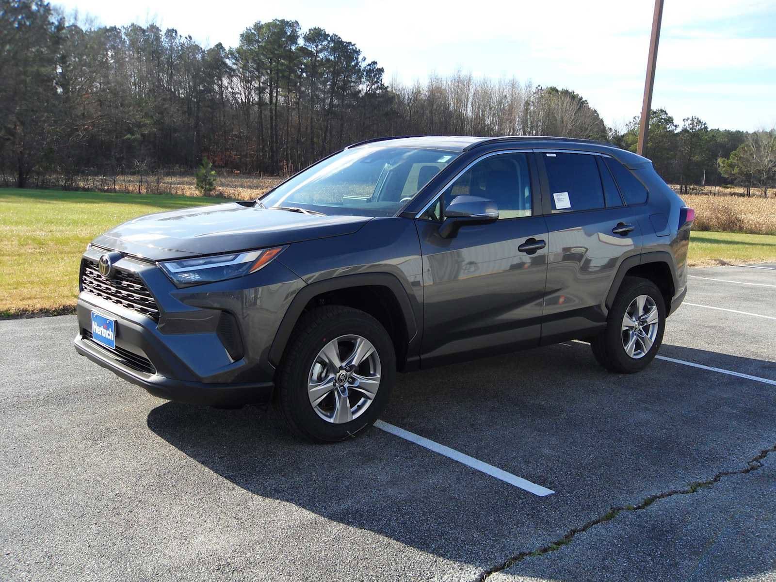 2025 Toyota RAV4 XLE's photo