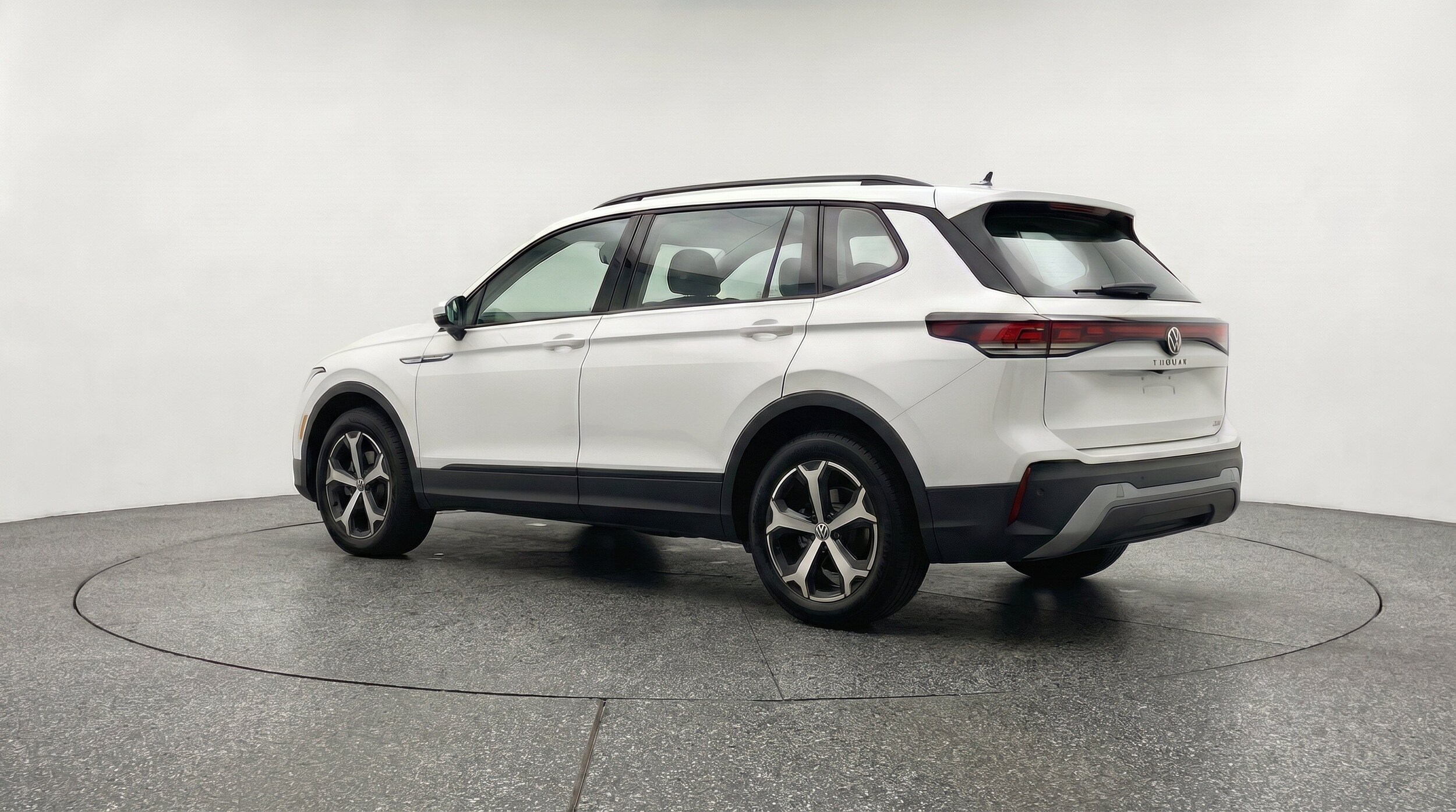 Thumbnail: 2026 Volkswagen Tiguan - 6
