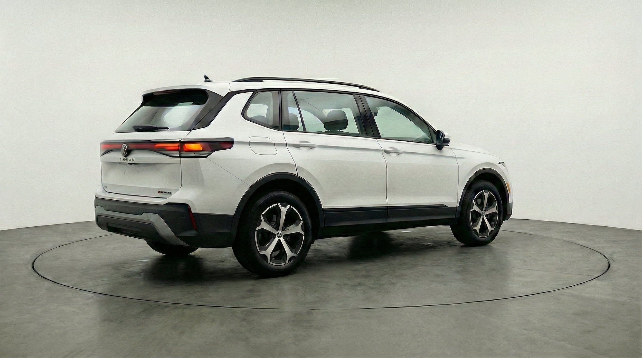 Thumbnail: 2026 Volkswagen Tiguan - 9