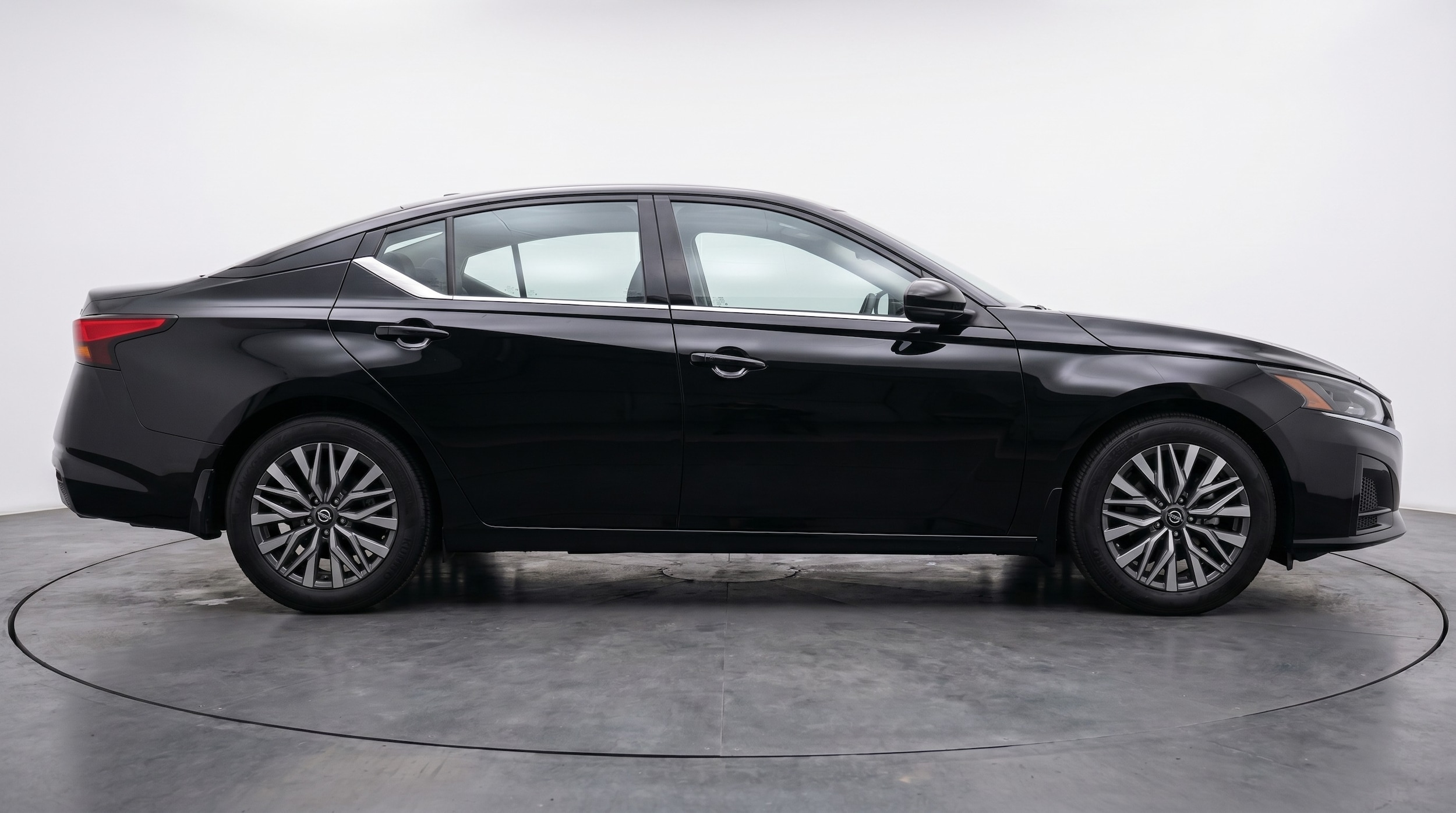 Thumbnail: 2025 Nissan Altima - 8