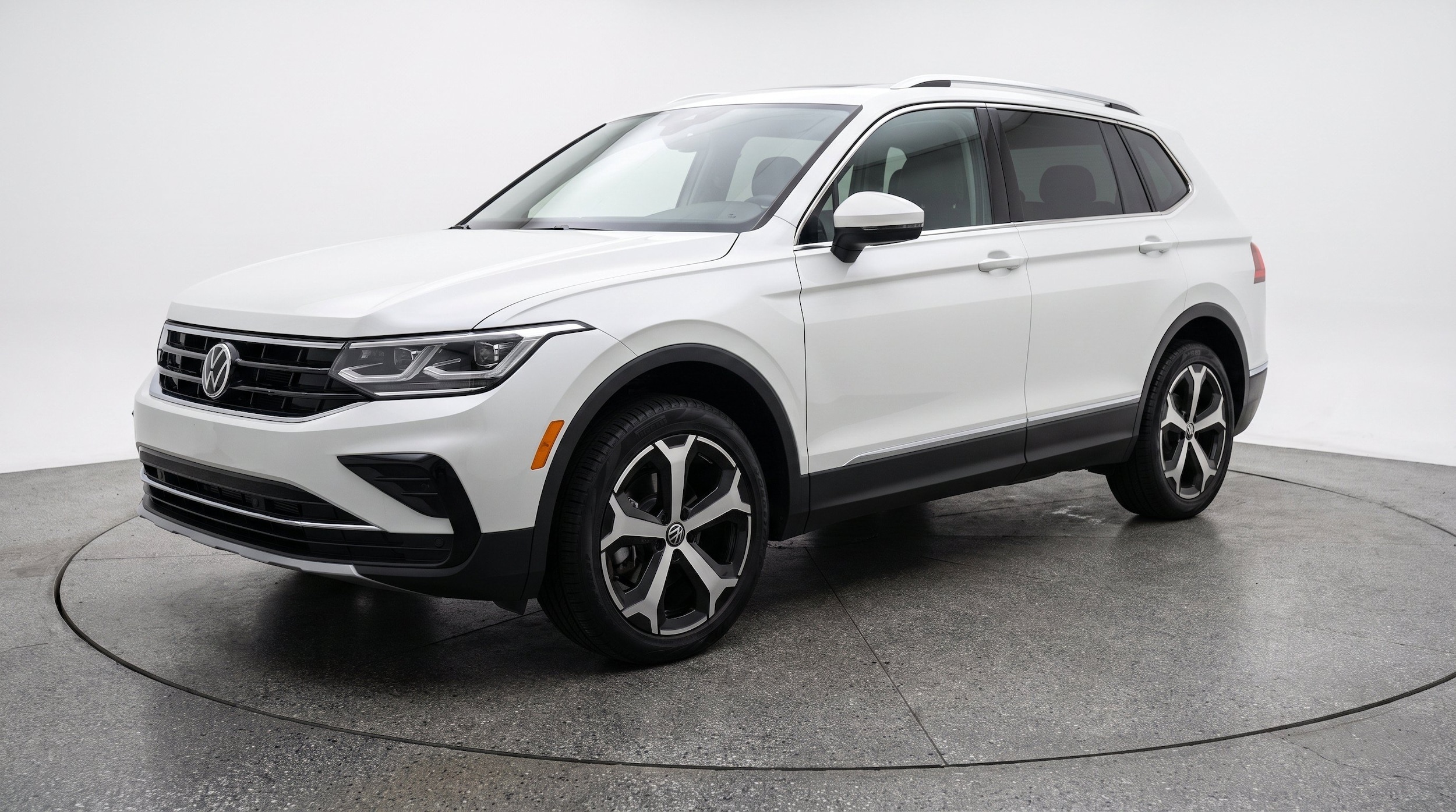 Thumbnail: 2026 Volkswagen Tiguan - 3