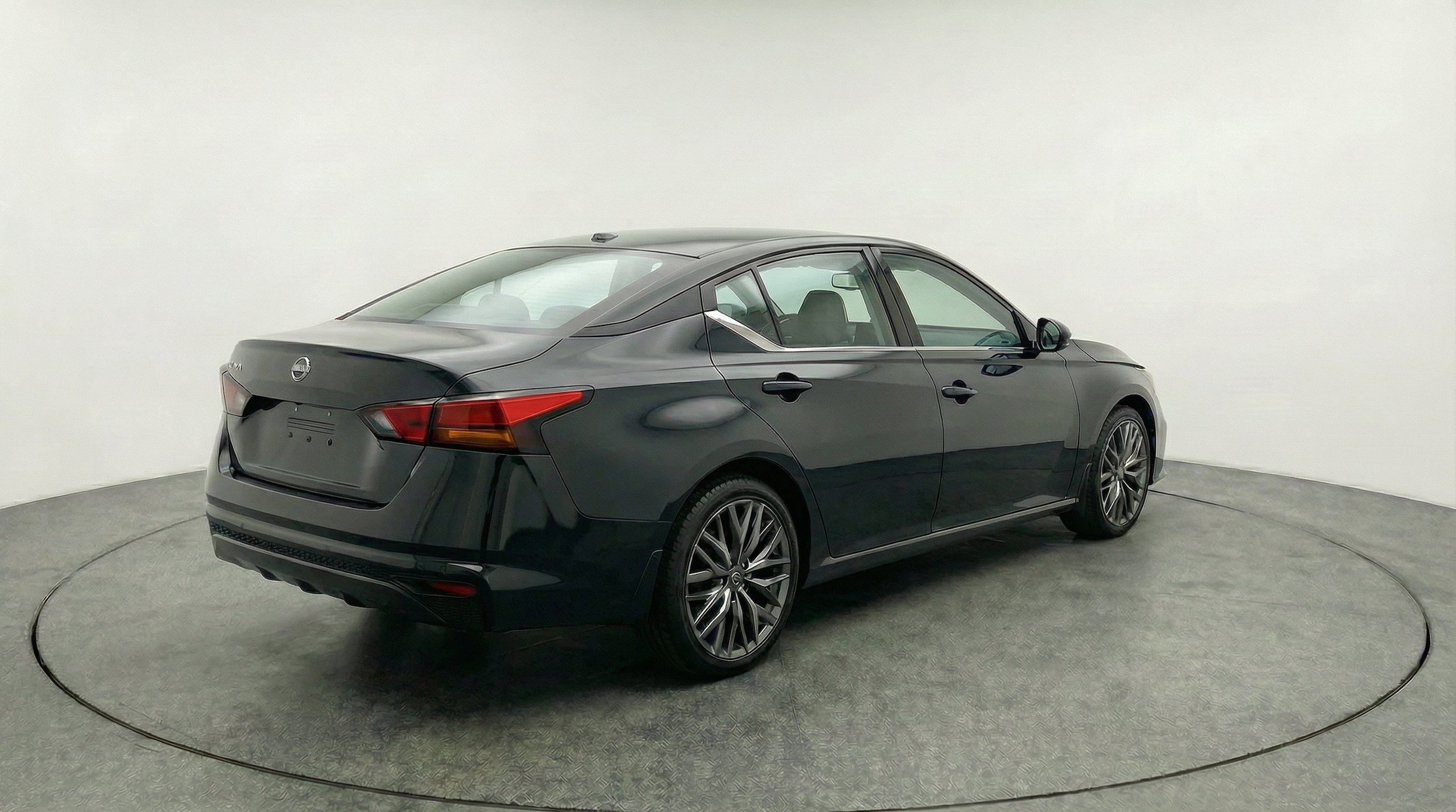 Thumbnail: 2025 Nissan Altima - 9