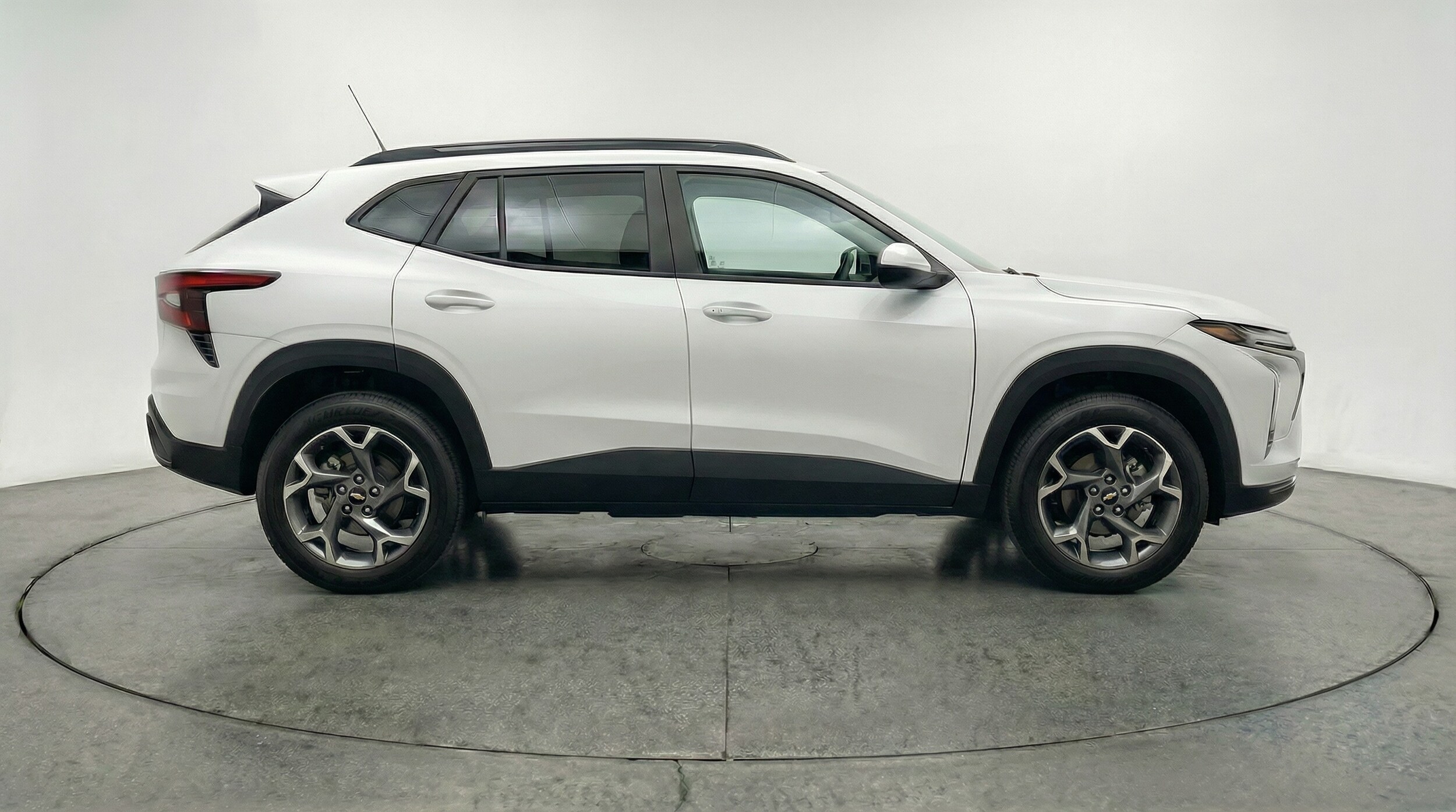 Thumbnail: 2025 Chevrolet Trax - 8