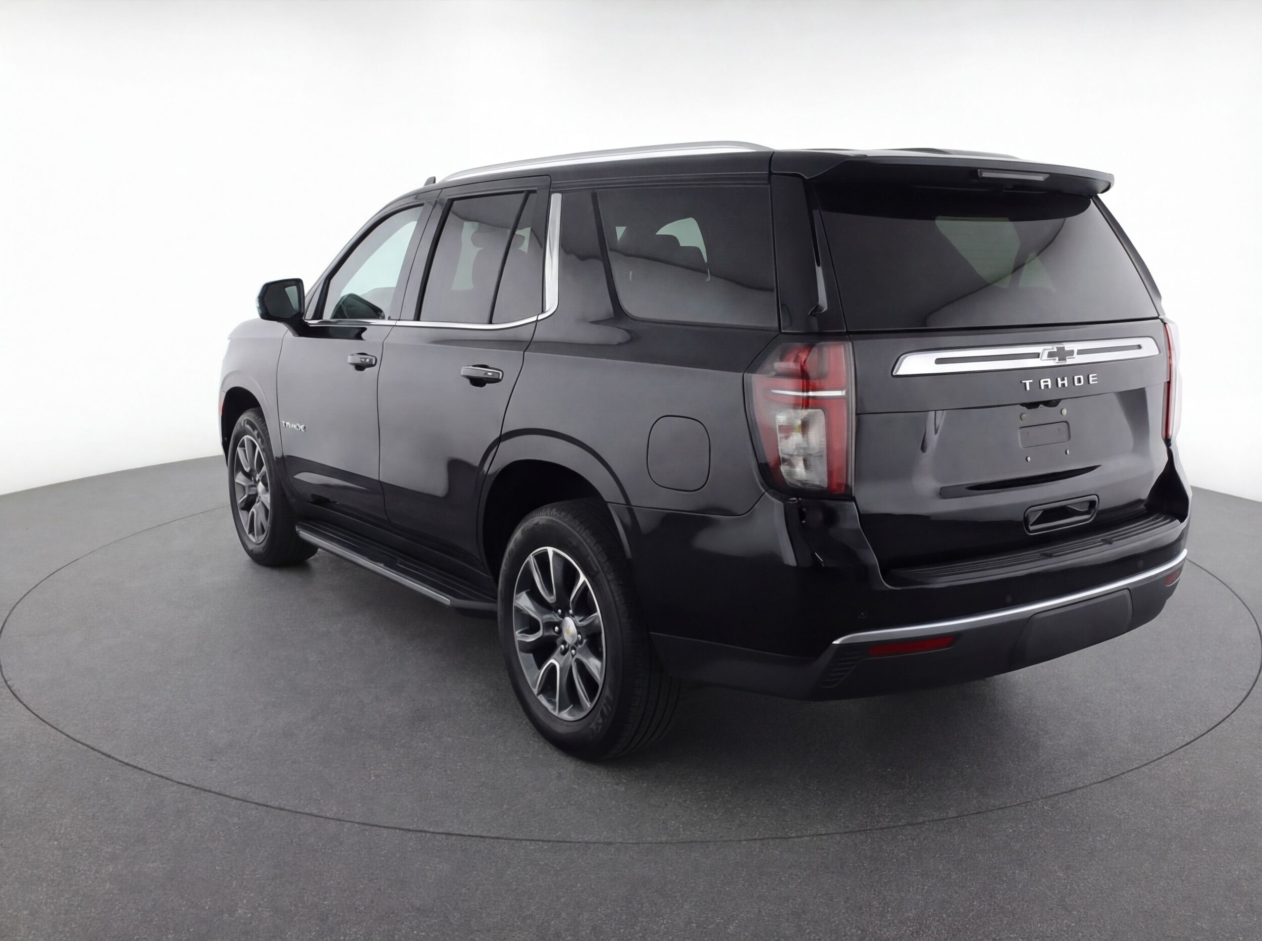 Thumbnail: 2023 Chevrolet Tahoe - 5