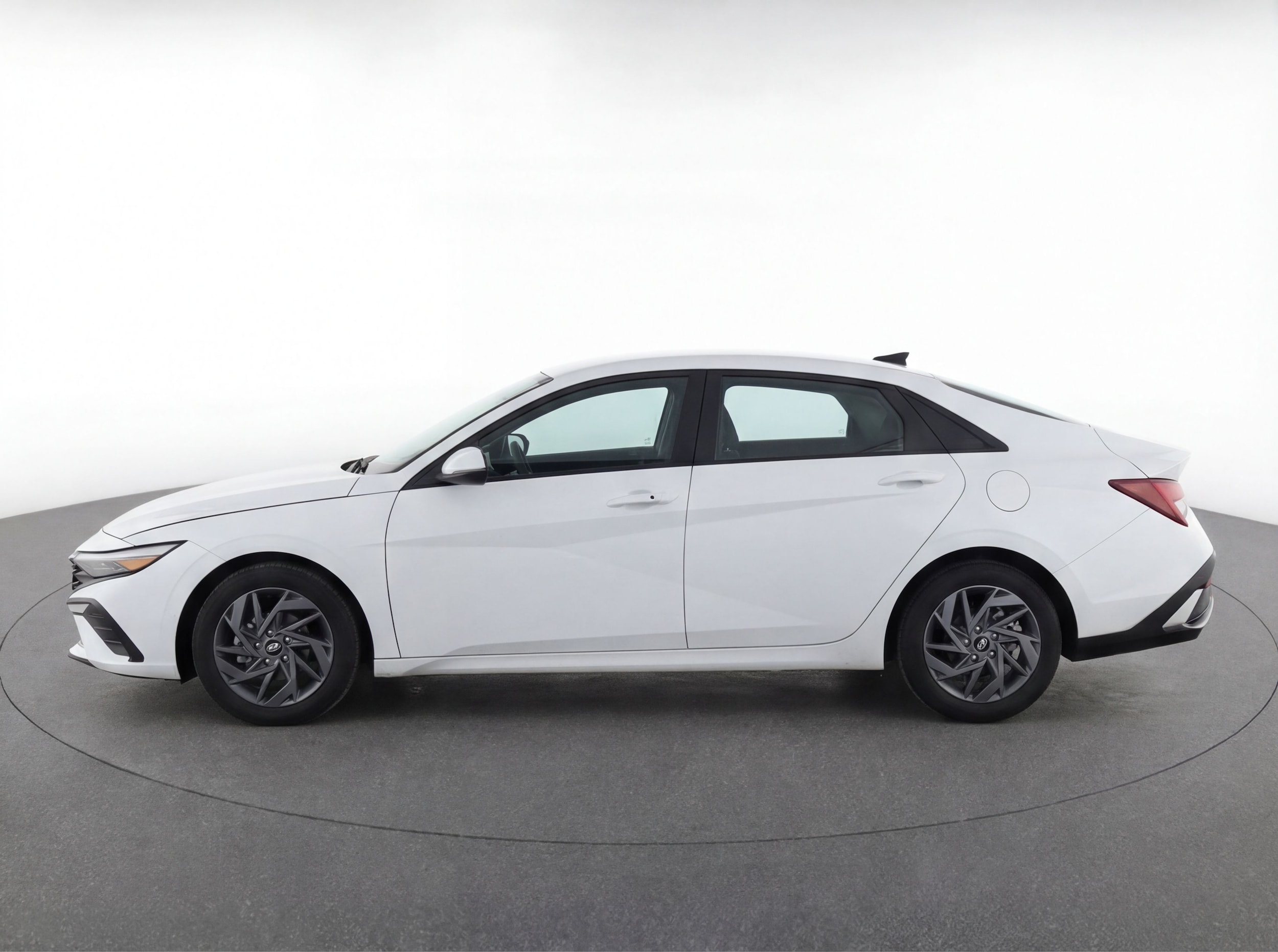 Thumbnail: 2024 Hyundai Elantra - 4