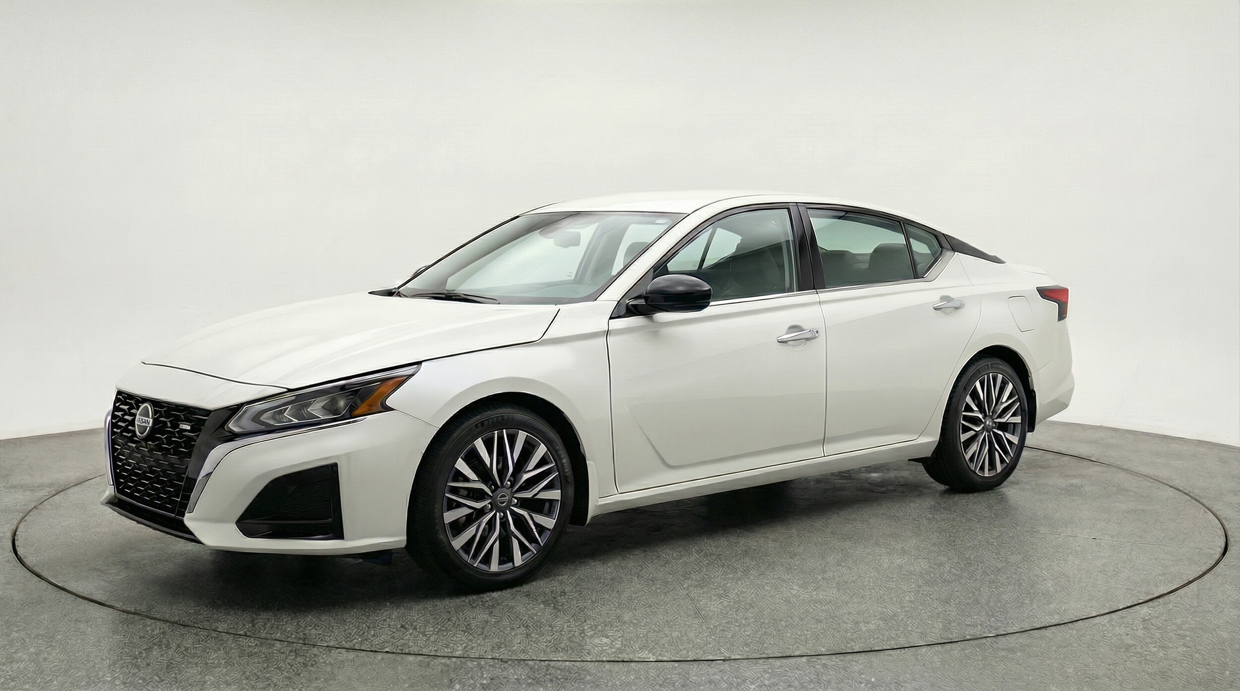 Thumbnail: 2025 Nissan Altima - 3