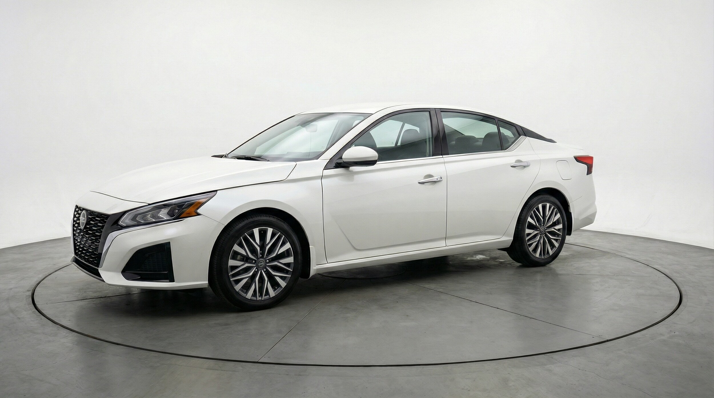 Thumbnail: 2025 Nissan Altima - 3