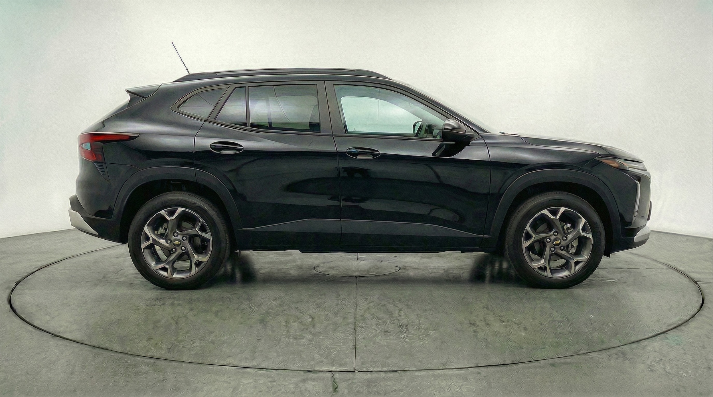 Thumbnail: 2025 Chevrolet Trax - 8