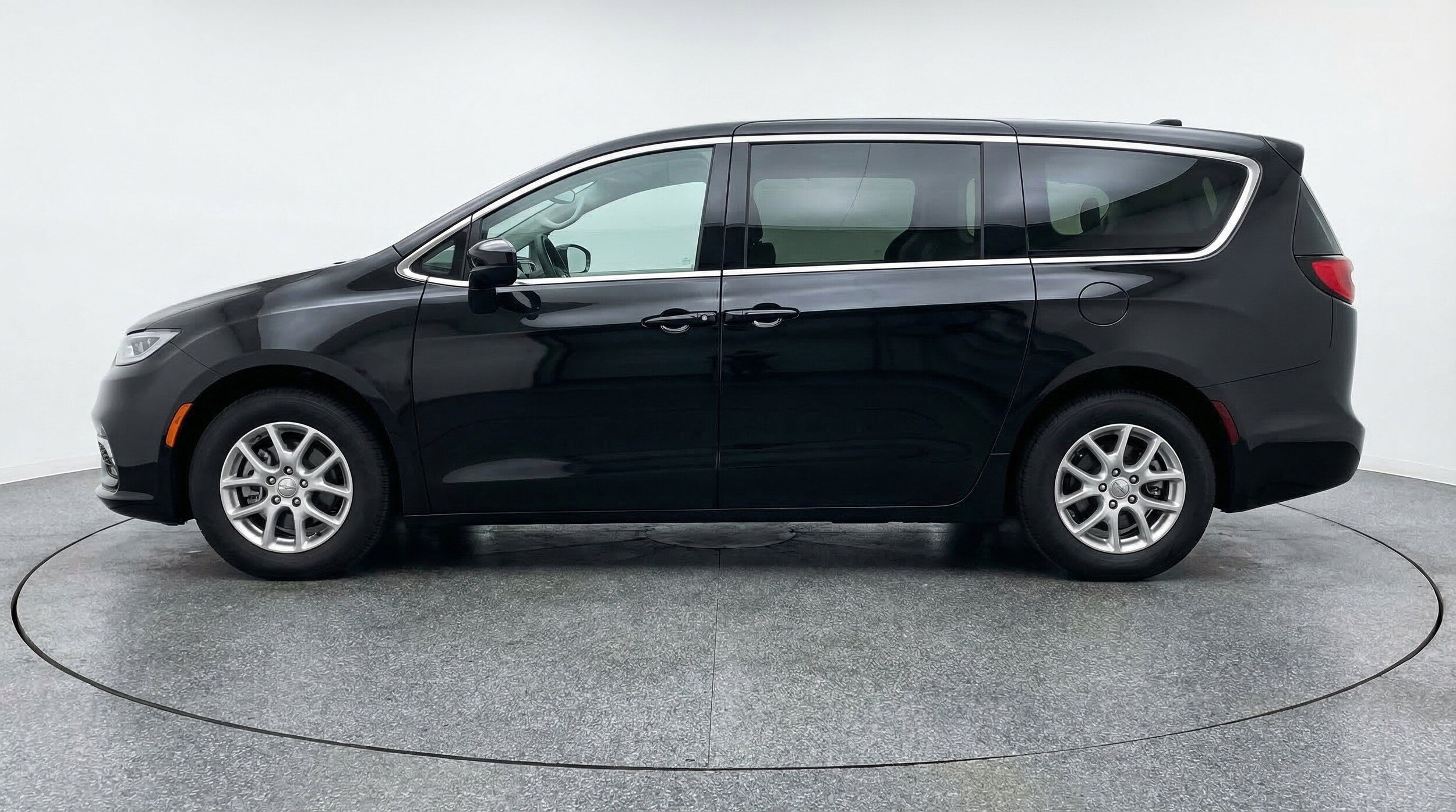 Thumbnail: 2024 Chrysler Voyager - 5