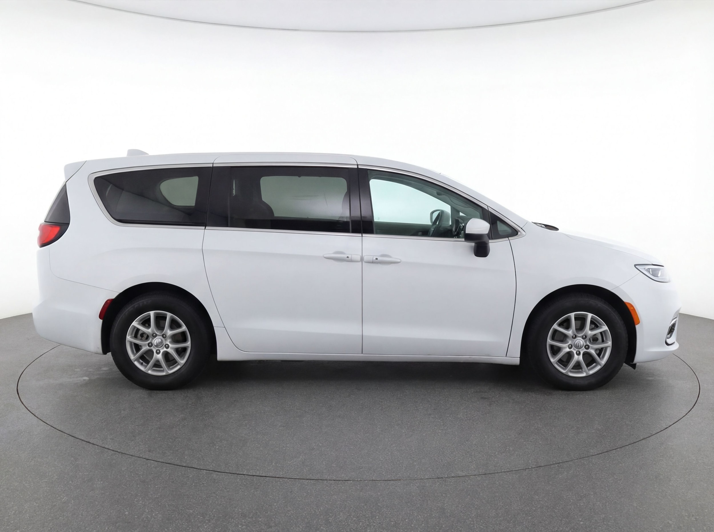 Thumbnail: 2024 Chrysler Pacifica - 8