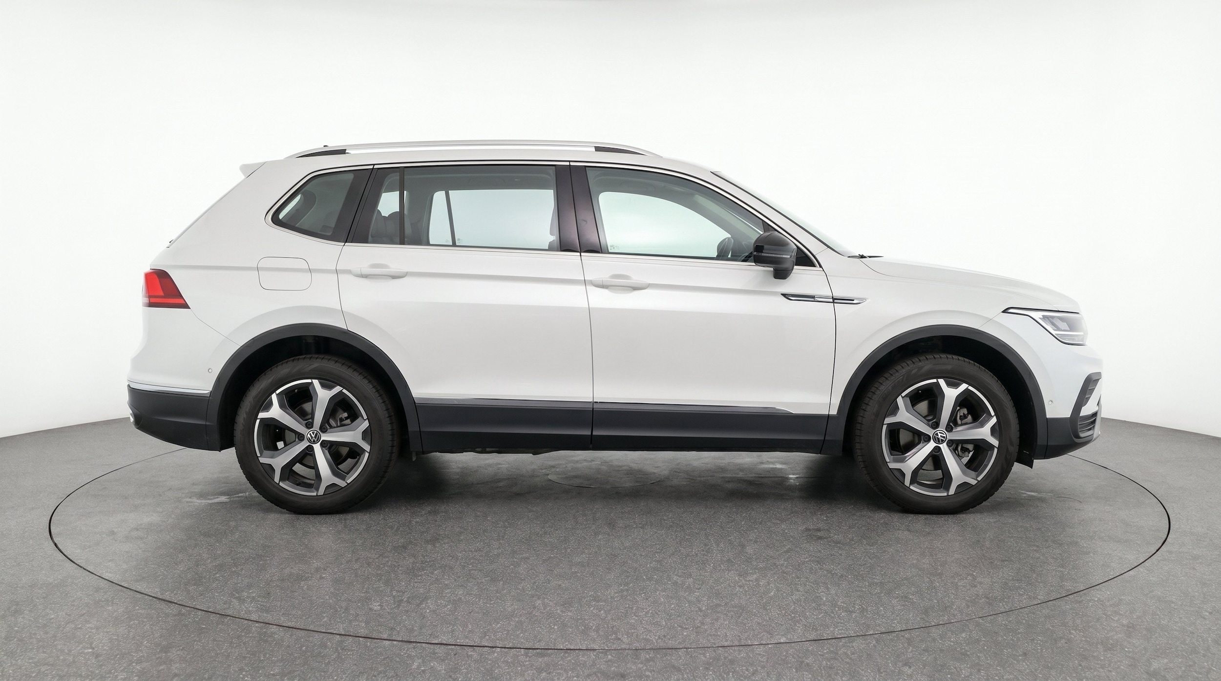 Thumbnail: 2026 Volkswagen Tiguan - 11