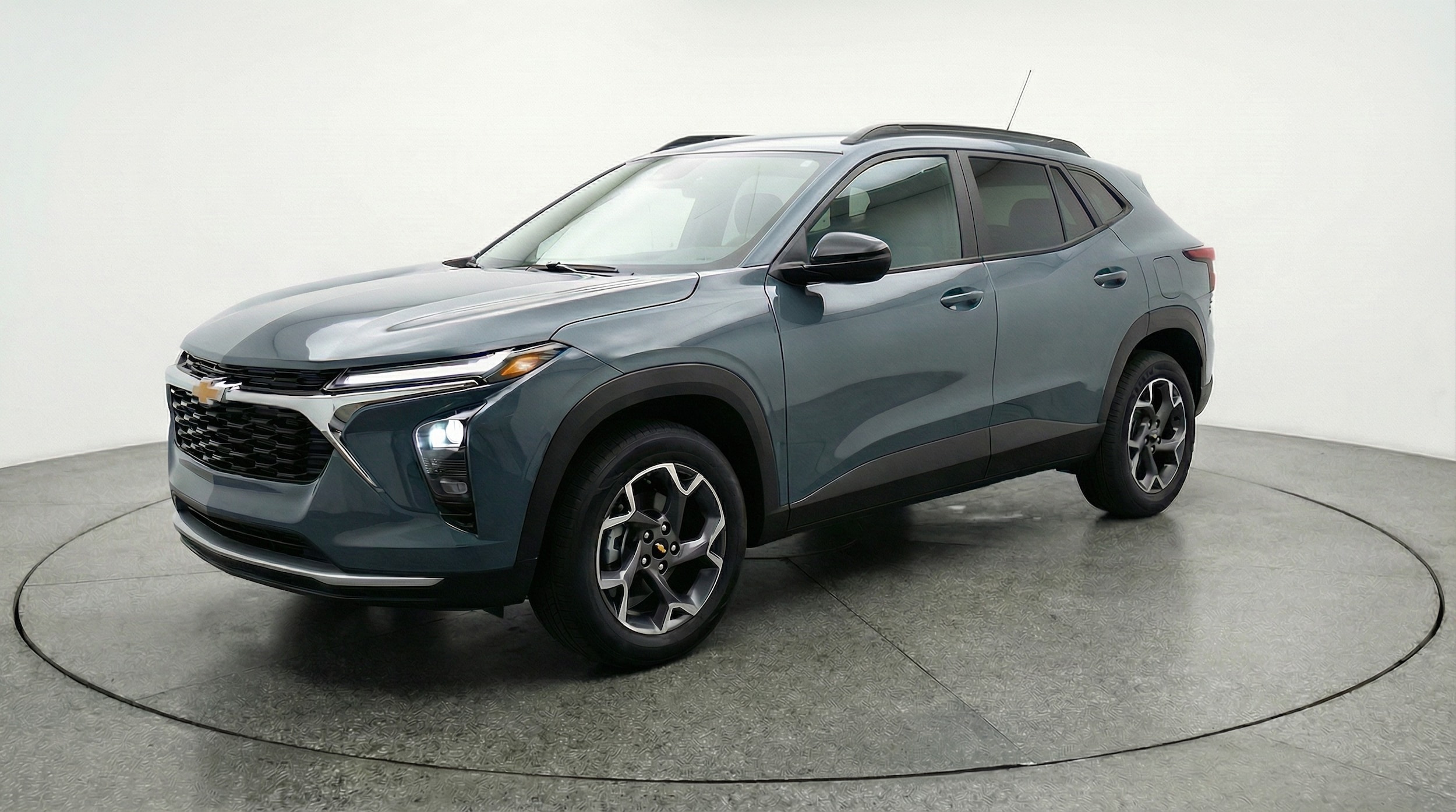 Thumbnail: 2025 Chevrolet Trax - 3