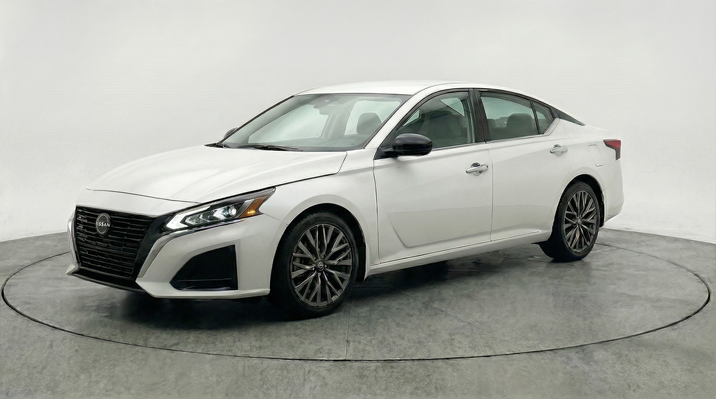 Thumbnail: 2025 Nissan Altima - 3