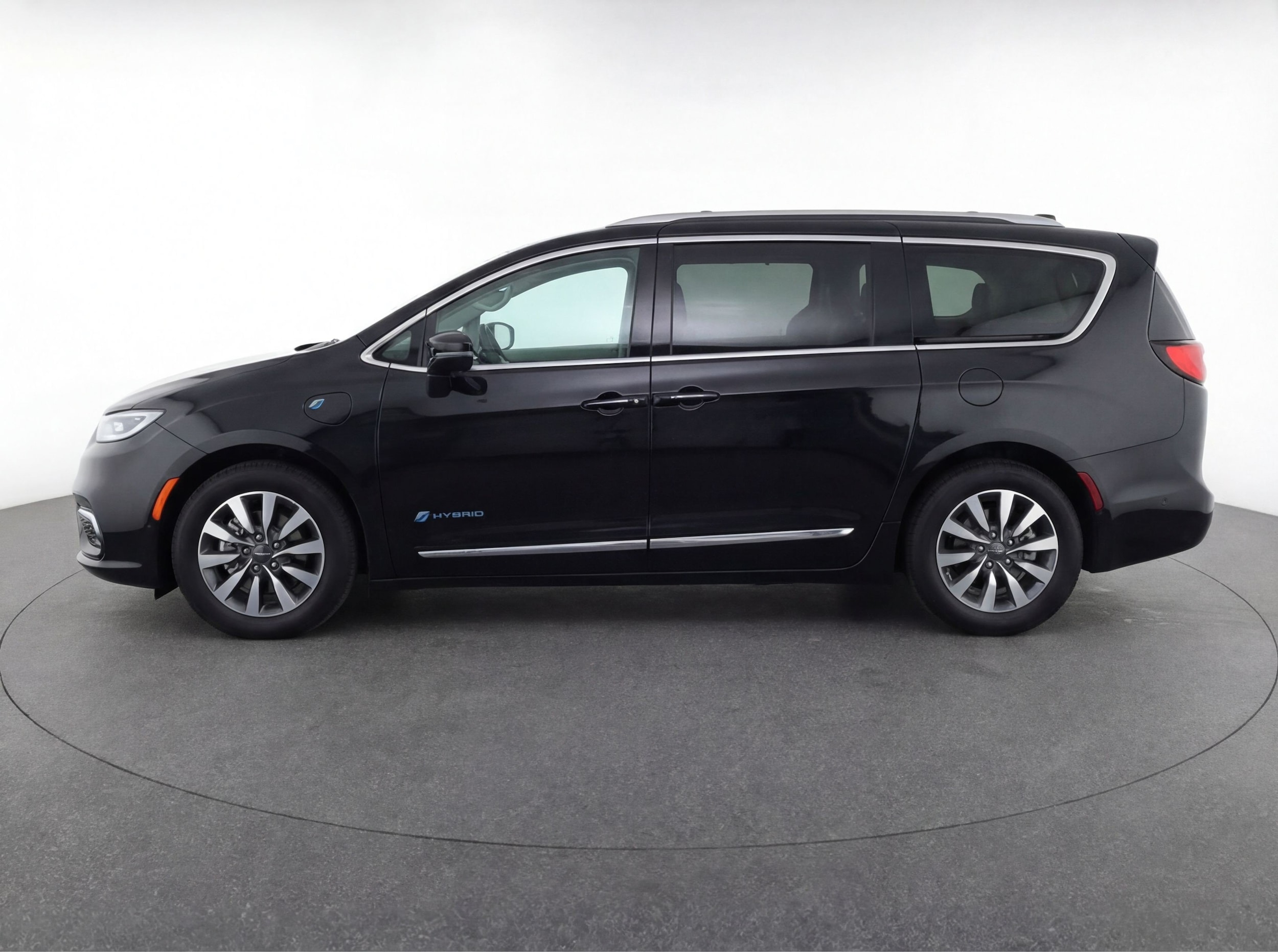 Thumbnail: 2023 Chrysler Pacifica - 5