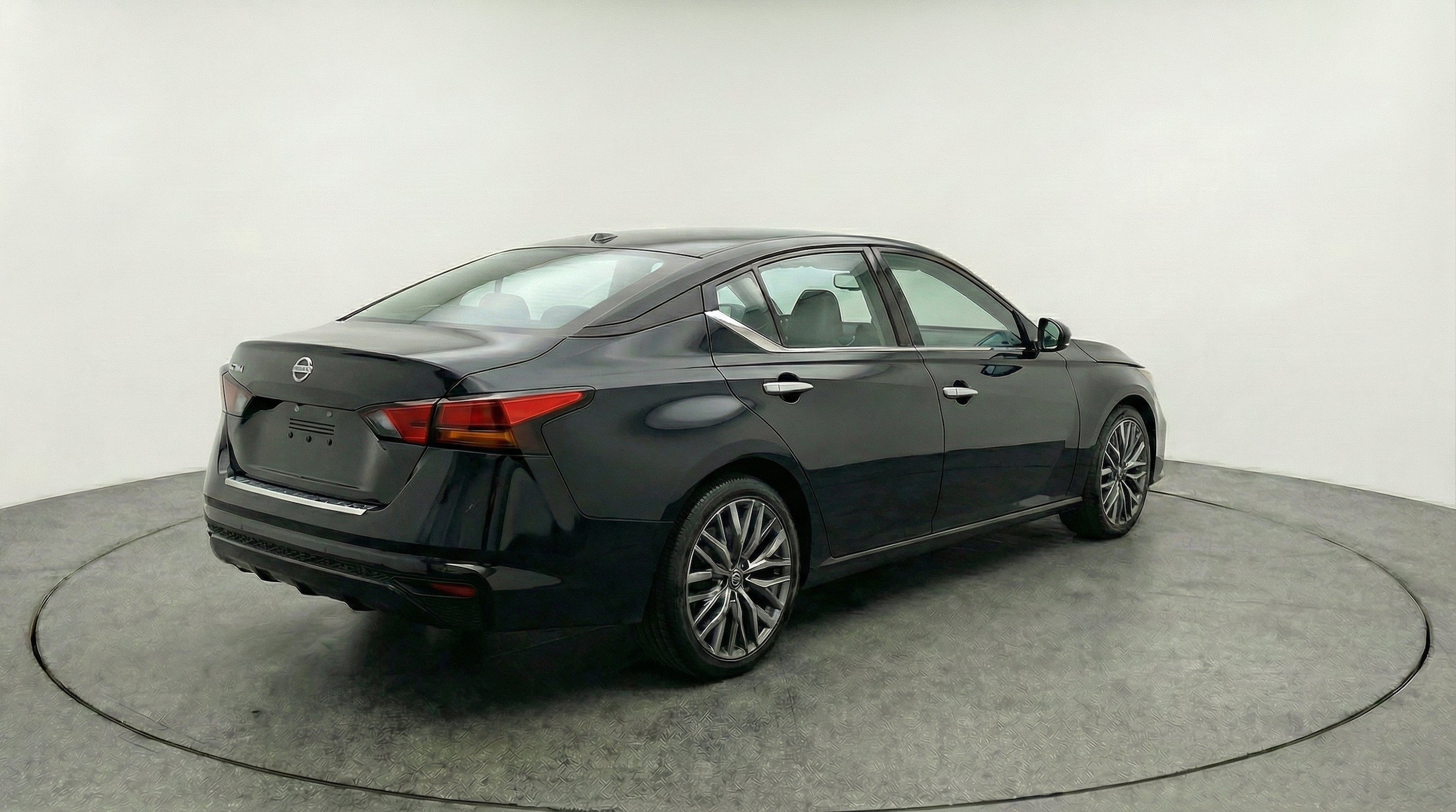 Thumbnail: 2025 Nissan Altima - 9