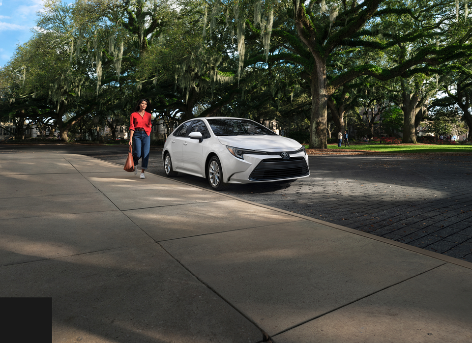 2025-Toyota-Corolla-LE-Sedan.webp