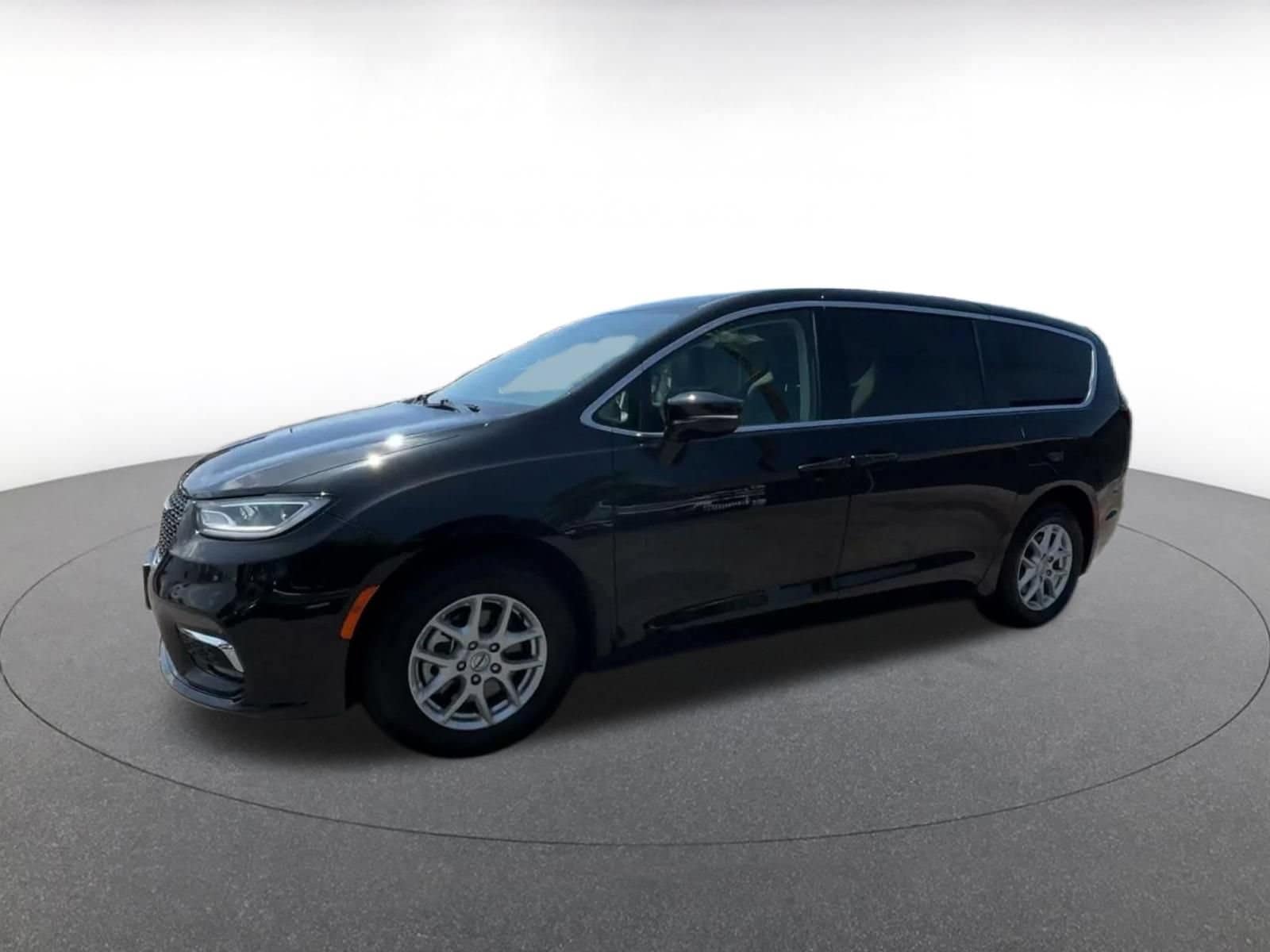 Thumbnail: 2024 Chrysler Pacifica - 8