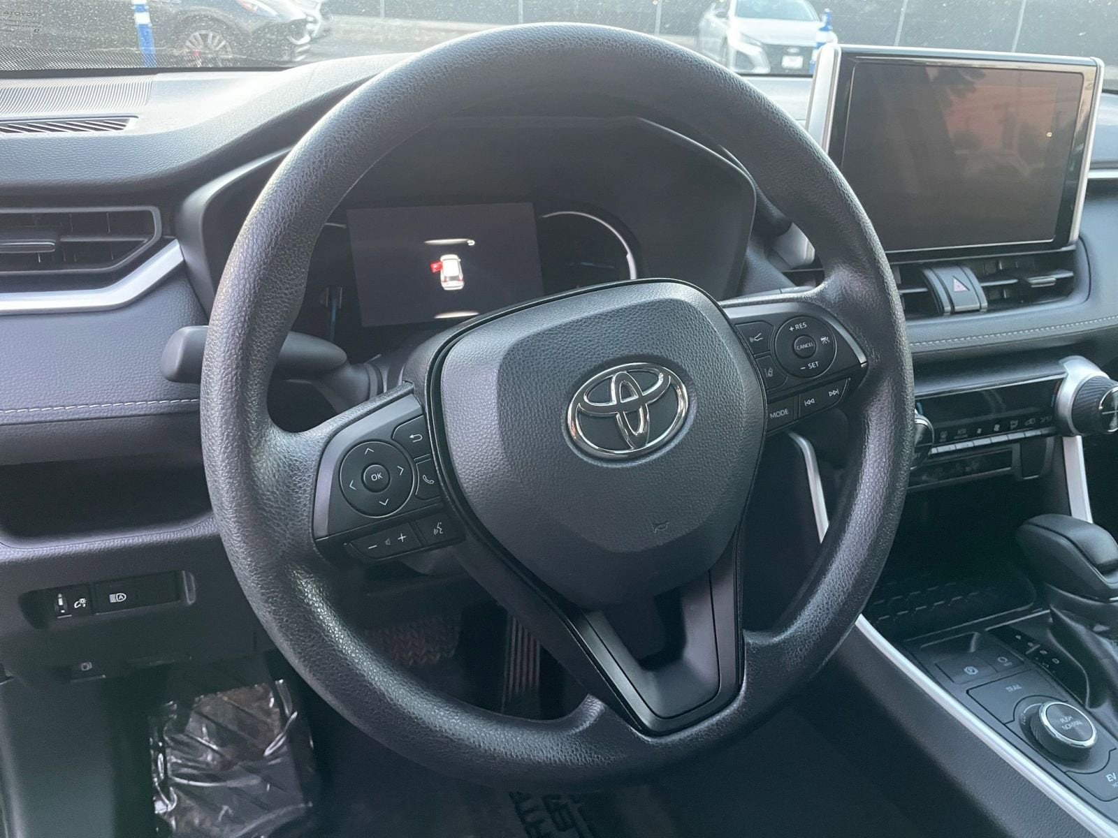 Thumbnail: 2025 Toyota RAV4 - 28