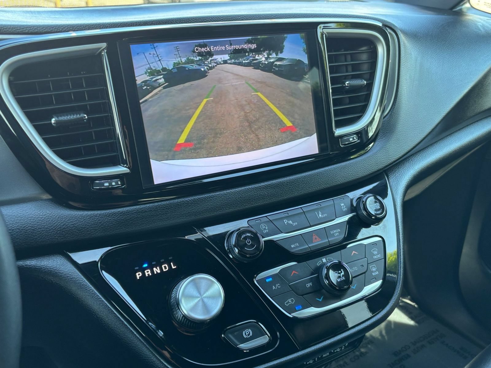 Thumbnail: 2025 Chrysler Pacifica - 25