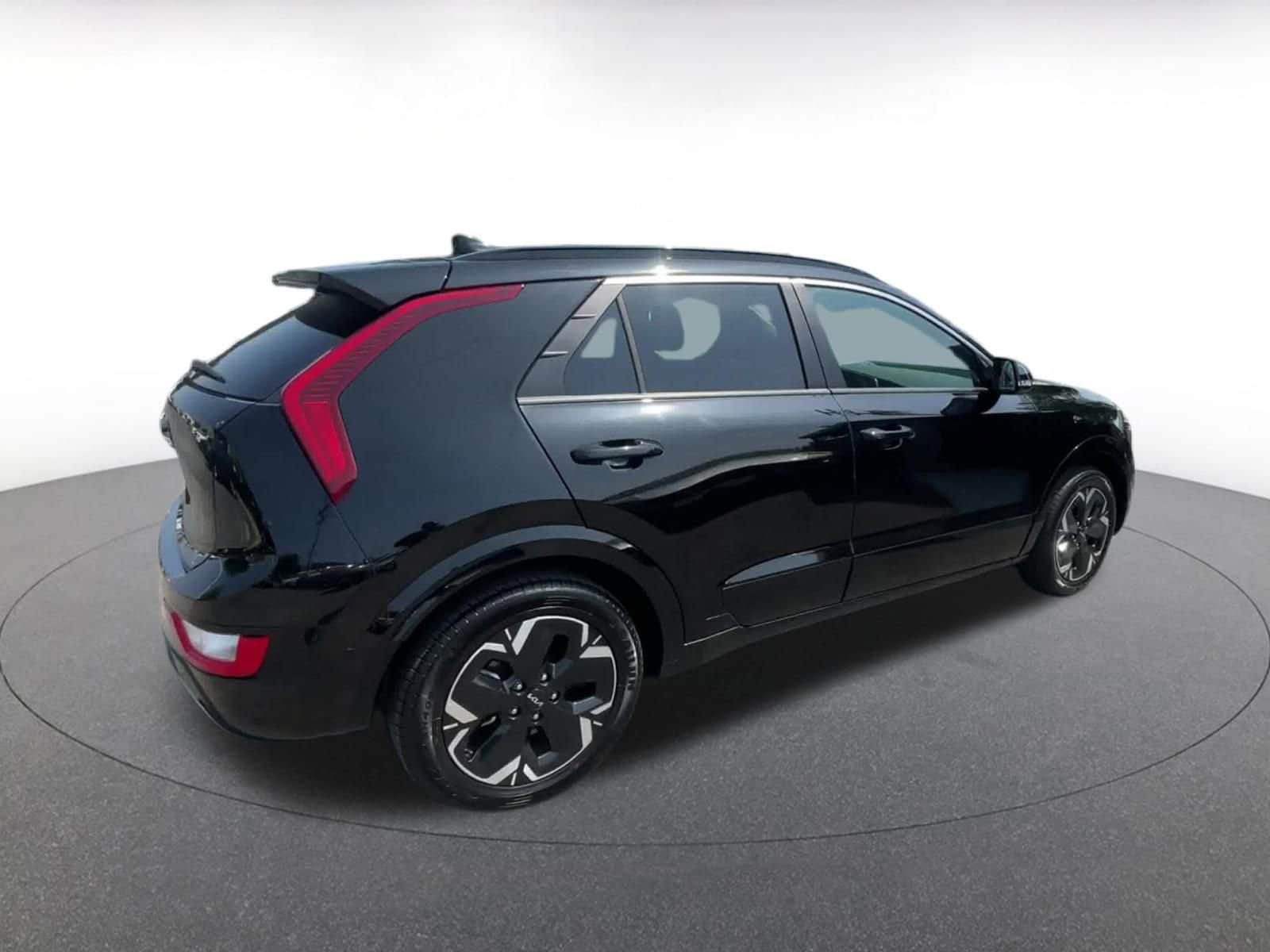 Thumbnail: 2023 Kia Niro - 15