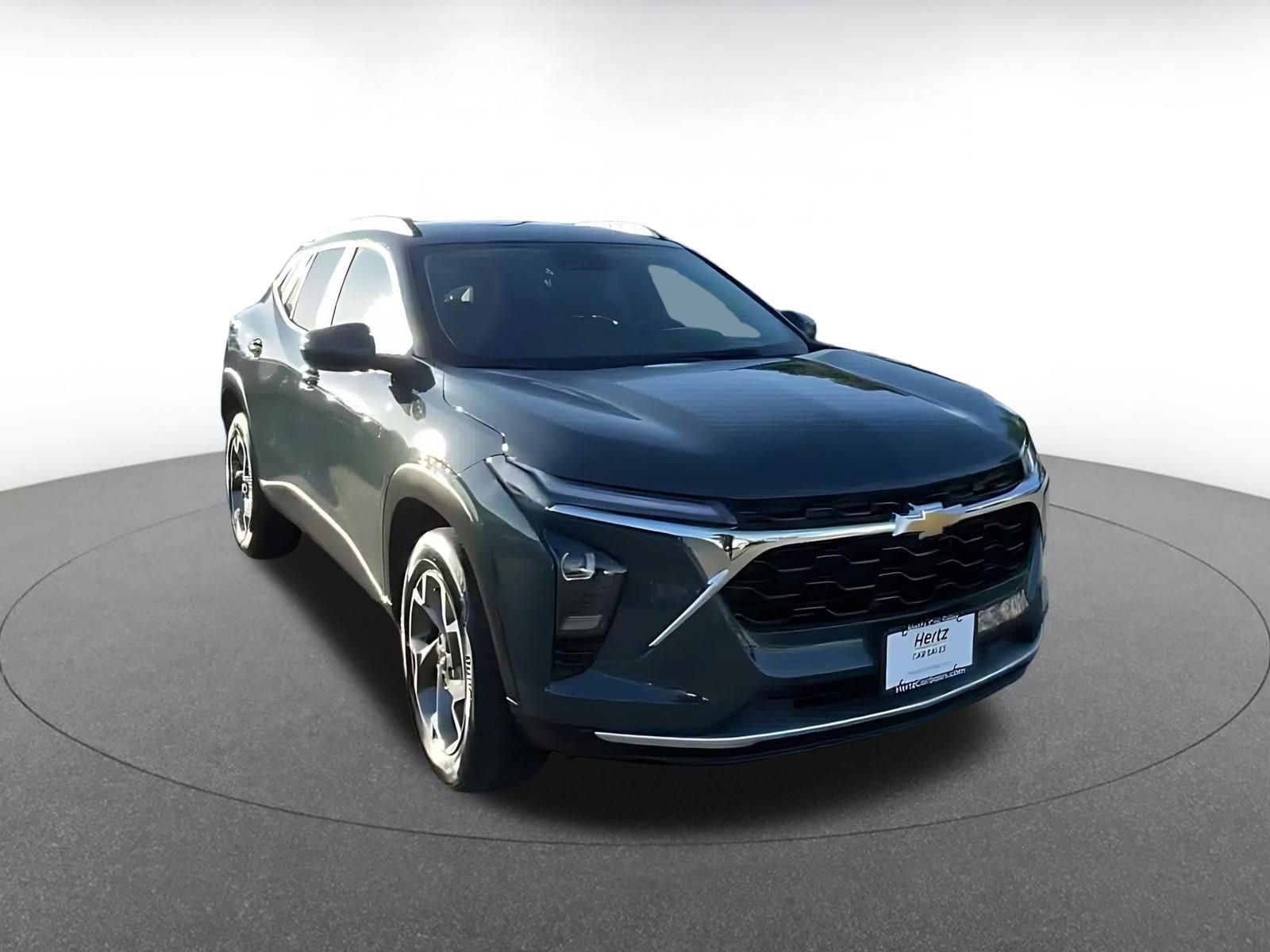 Thumbnail: 2025 Chevrolet Trax - 3
