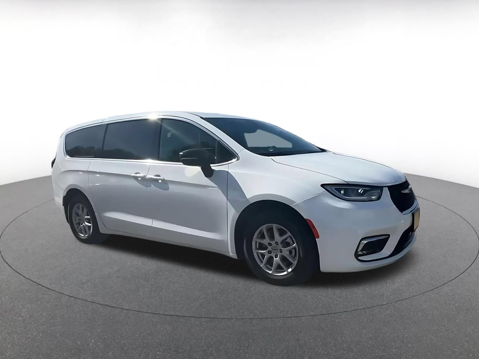 Thumbnail: 2025 Chrysler Pacifica - 2
