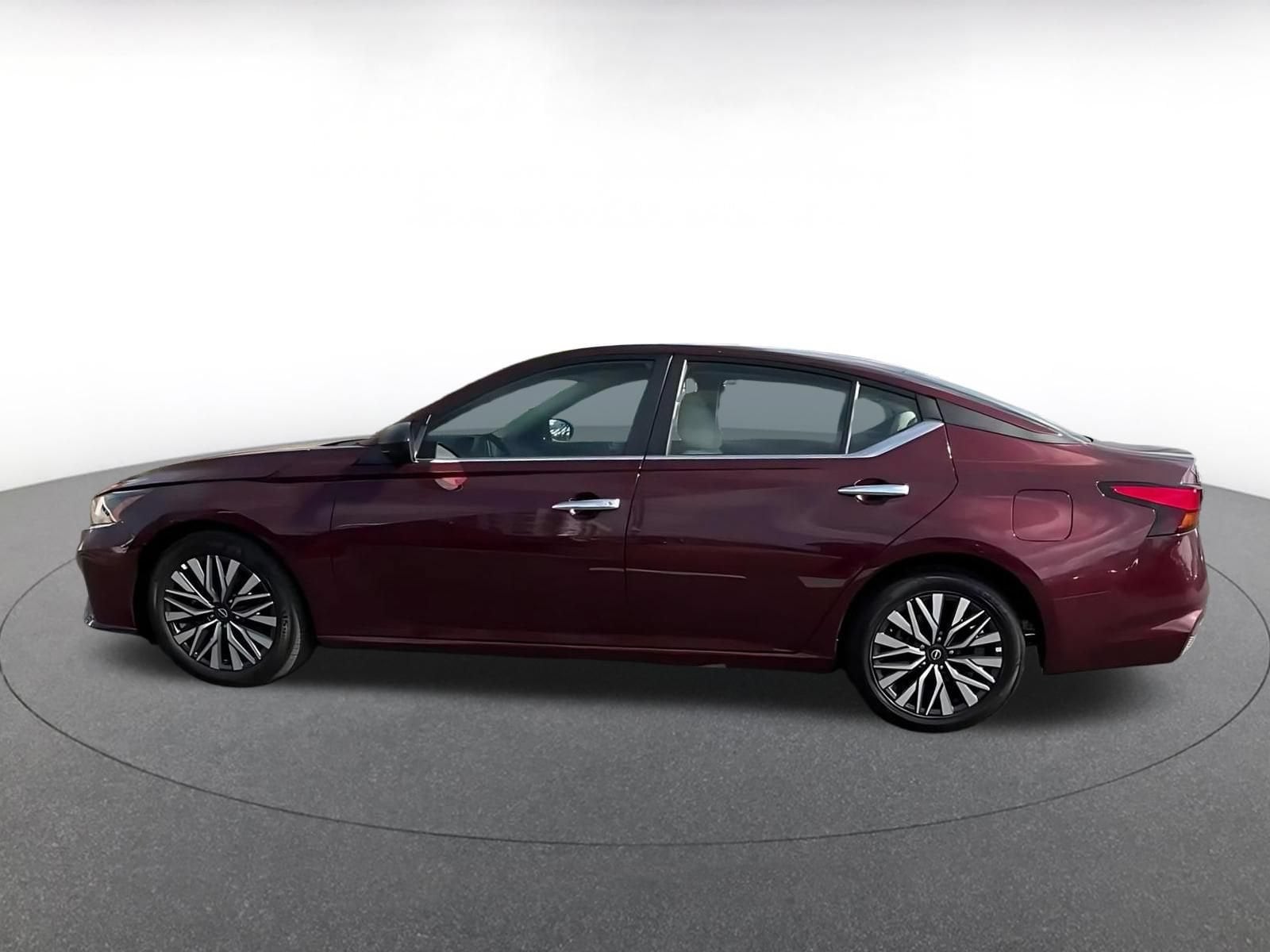 Thumbnail: 2025 Nissan Altima - 9