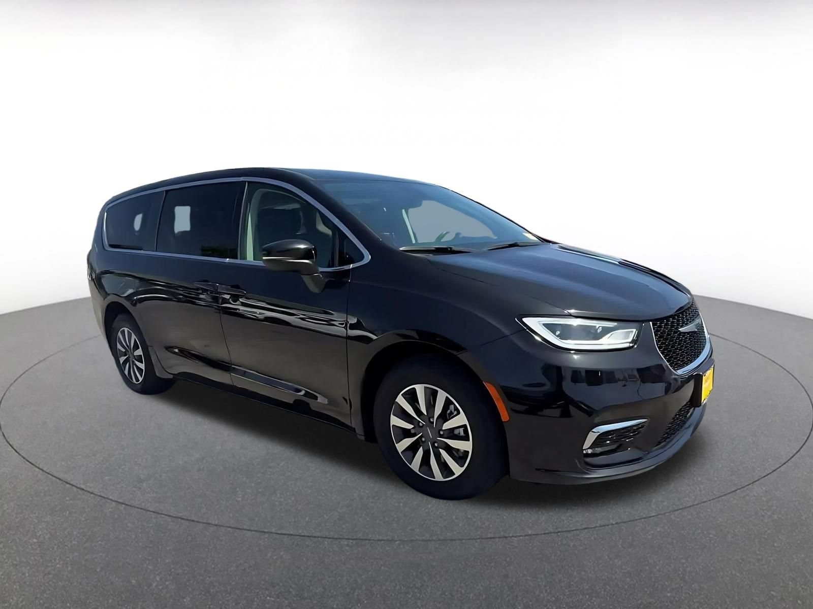 Thumbnail: 2023 Chrysler Pacifica - 2