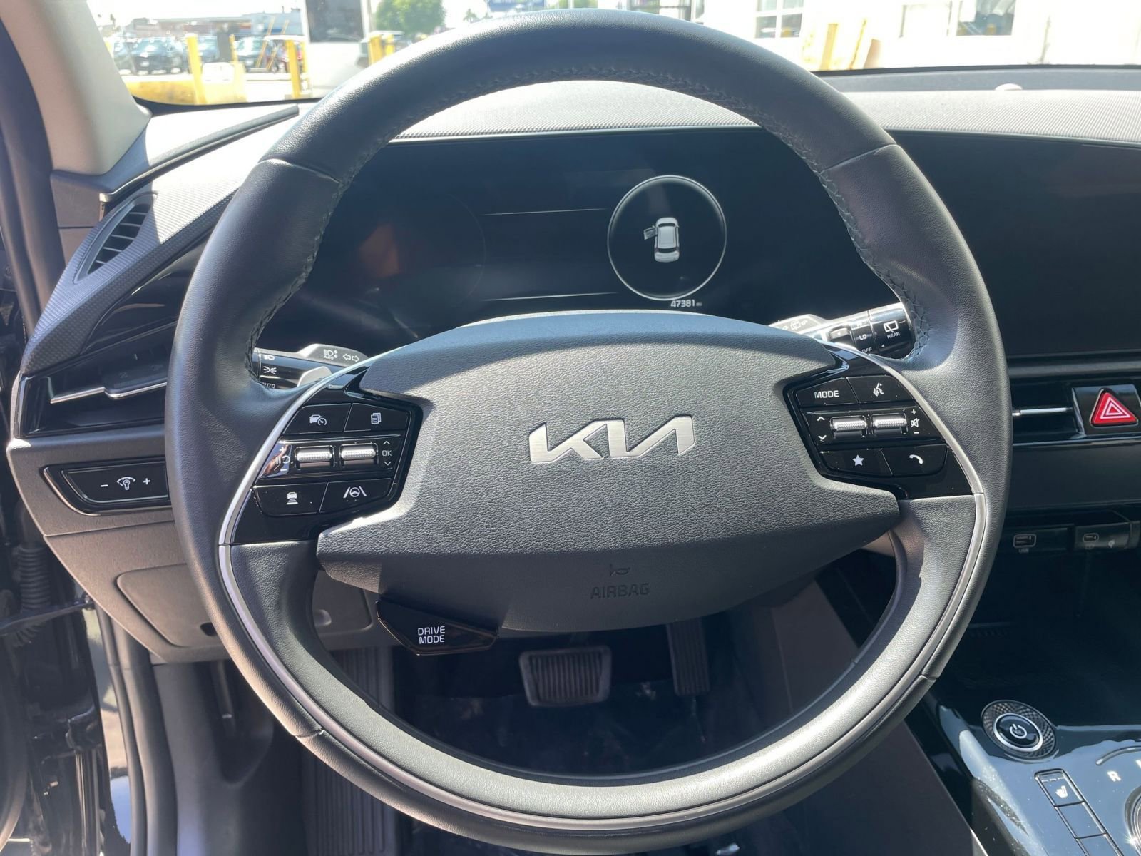 Thumbnail: 2023 Kia Niro - 32