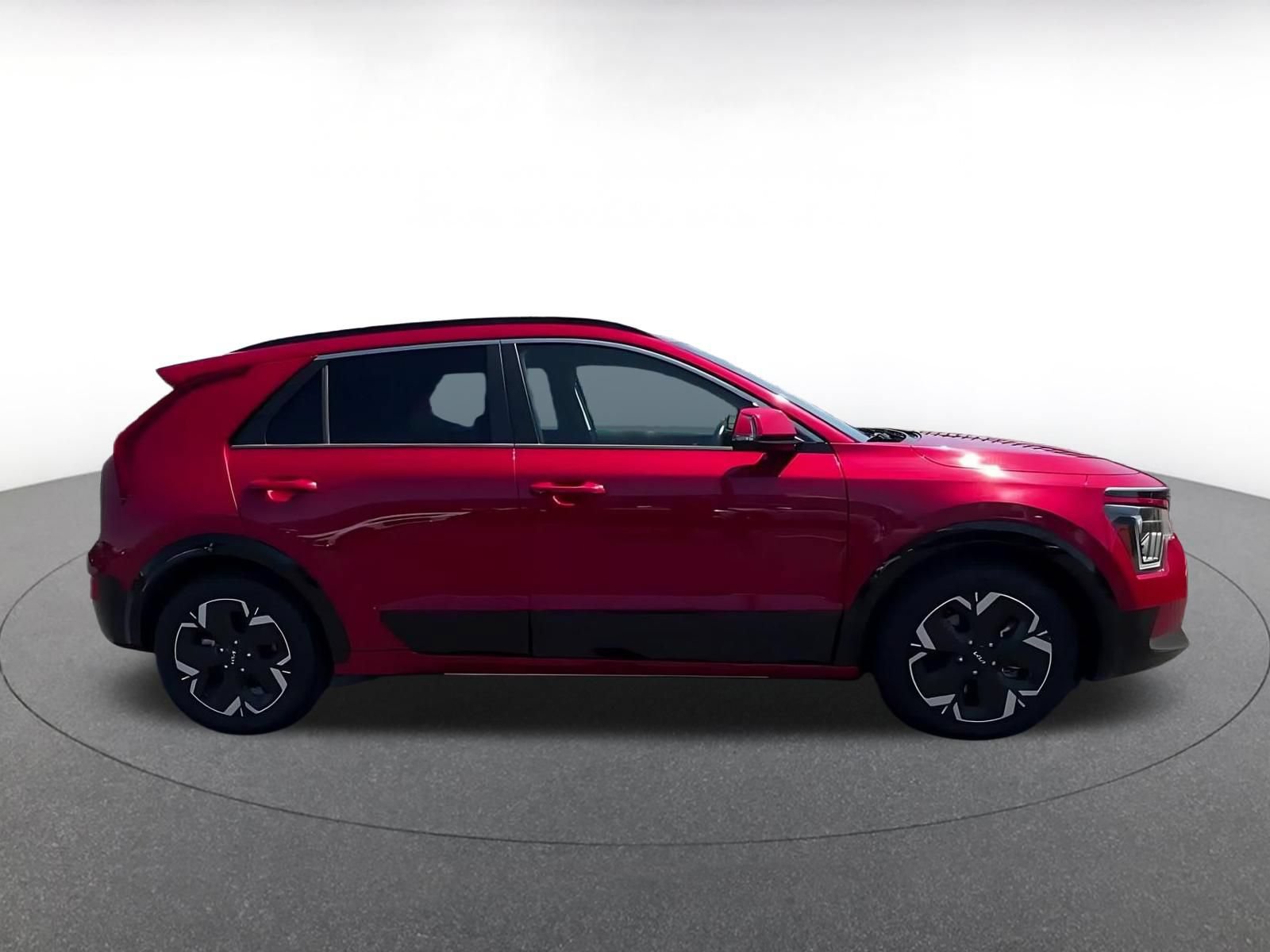 Thumbnail: 2023 Kia Niro - 16