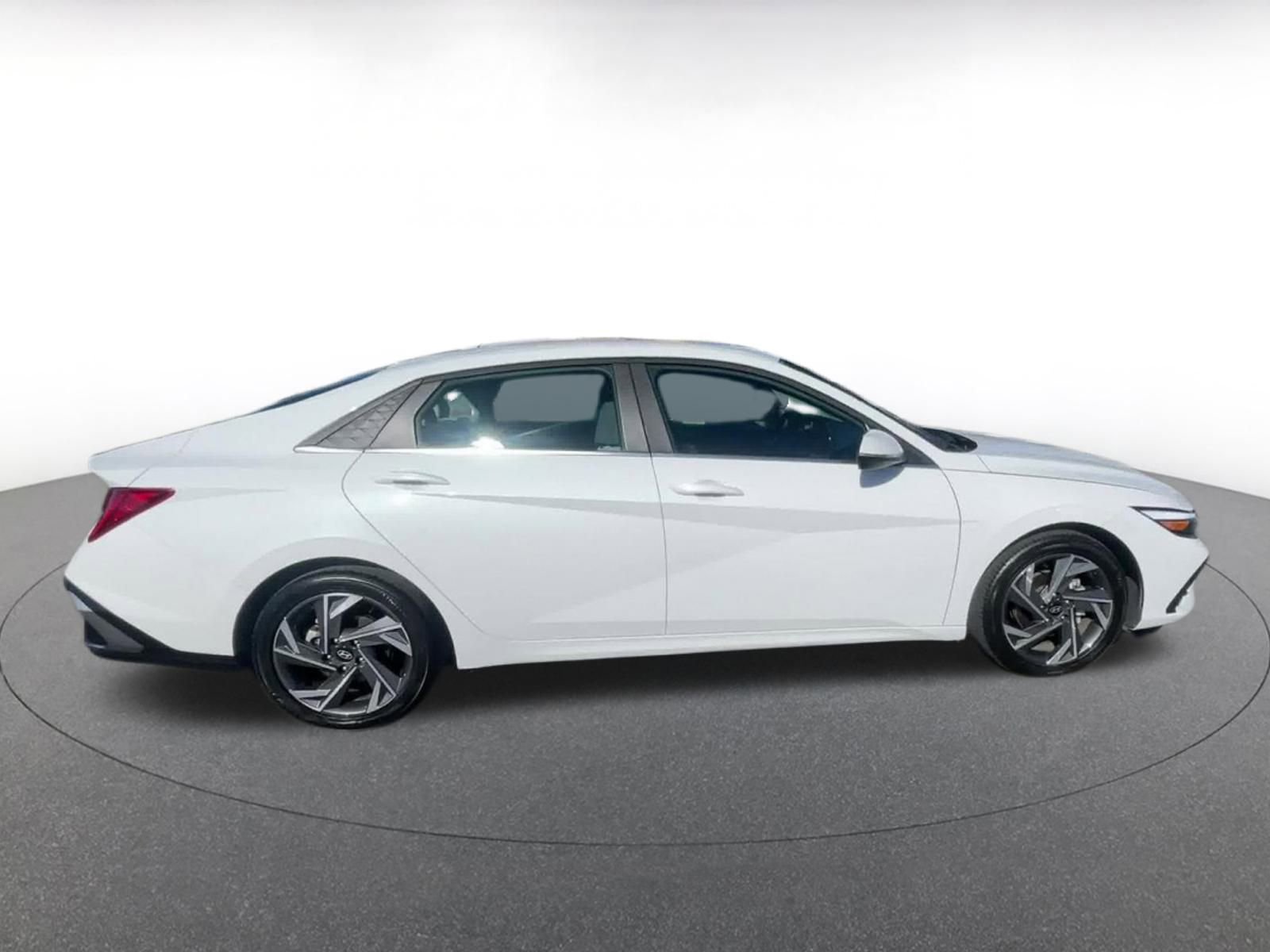 Thumbnail: 2025 Hyundai Elantra - 15