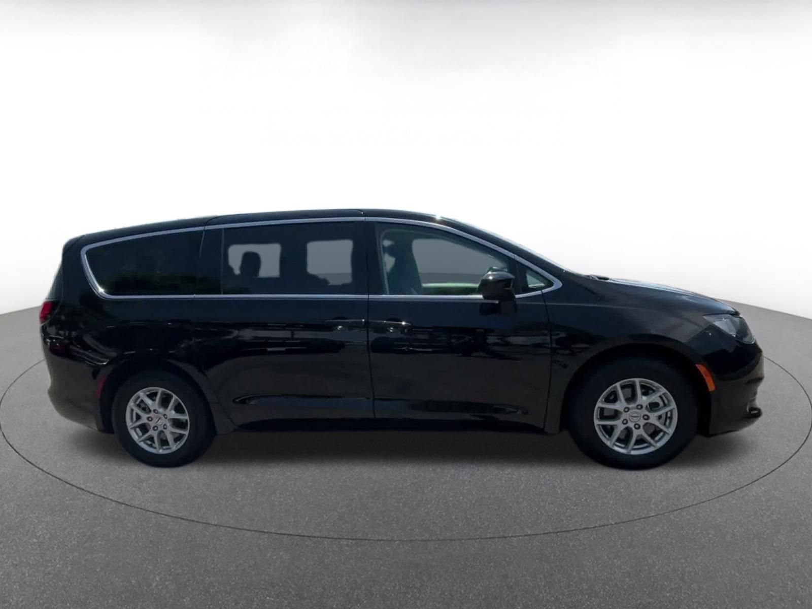 Thumbnail: 2024 Chrysler Voyager - 13