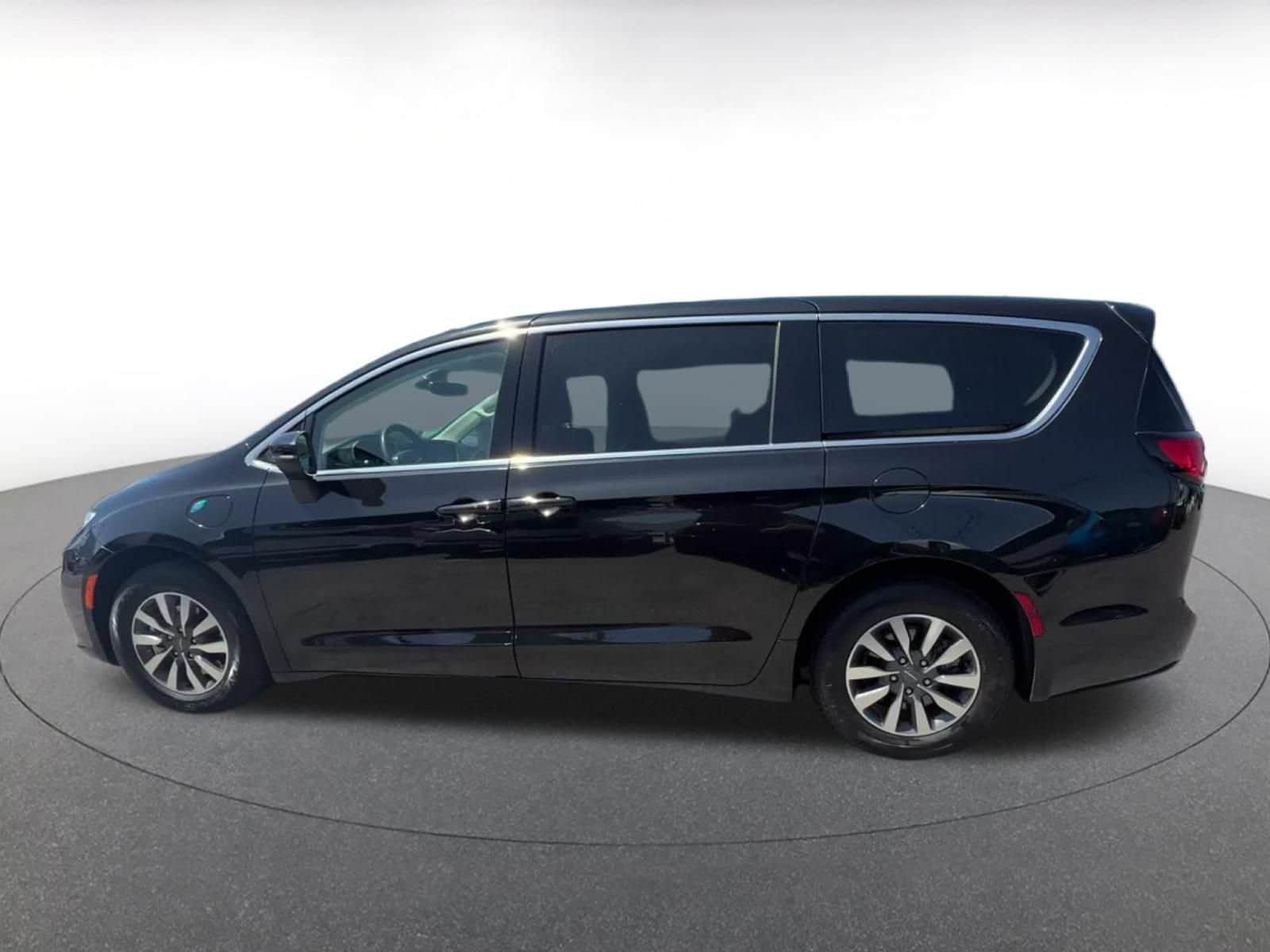 Thumbnail: 2023 Chrysler Pacifica - 8