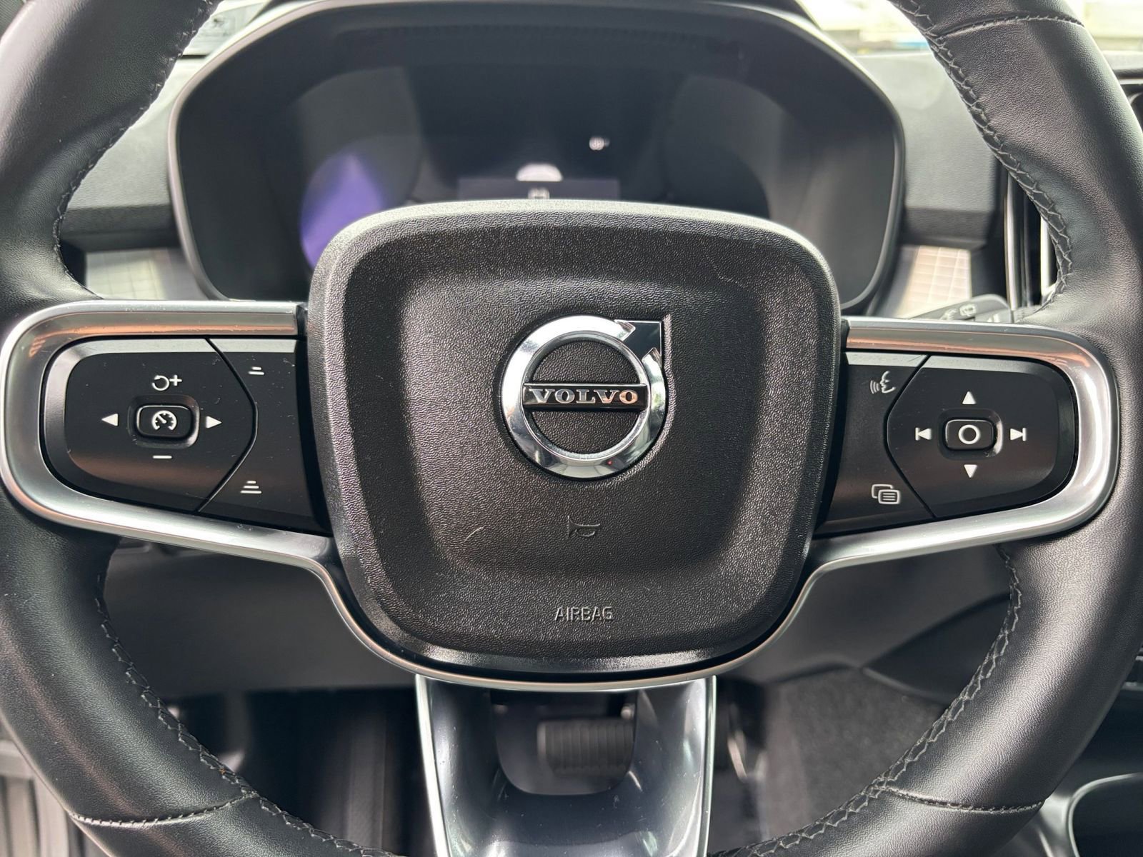 Thumbnail: 2024 Volvo XC40 - 28