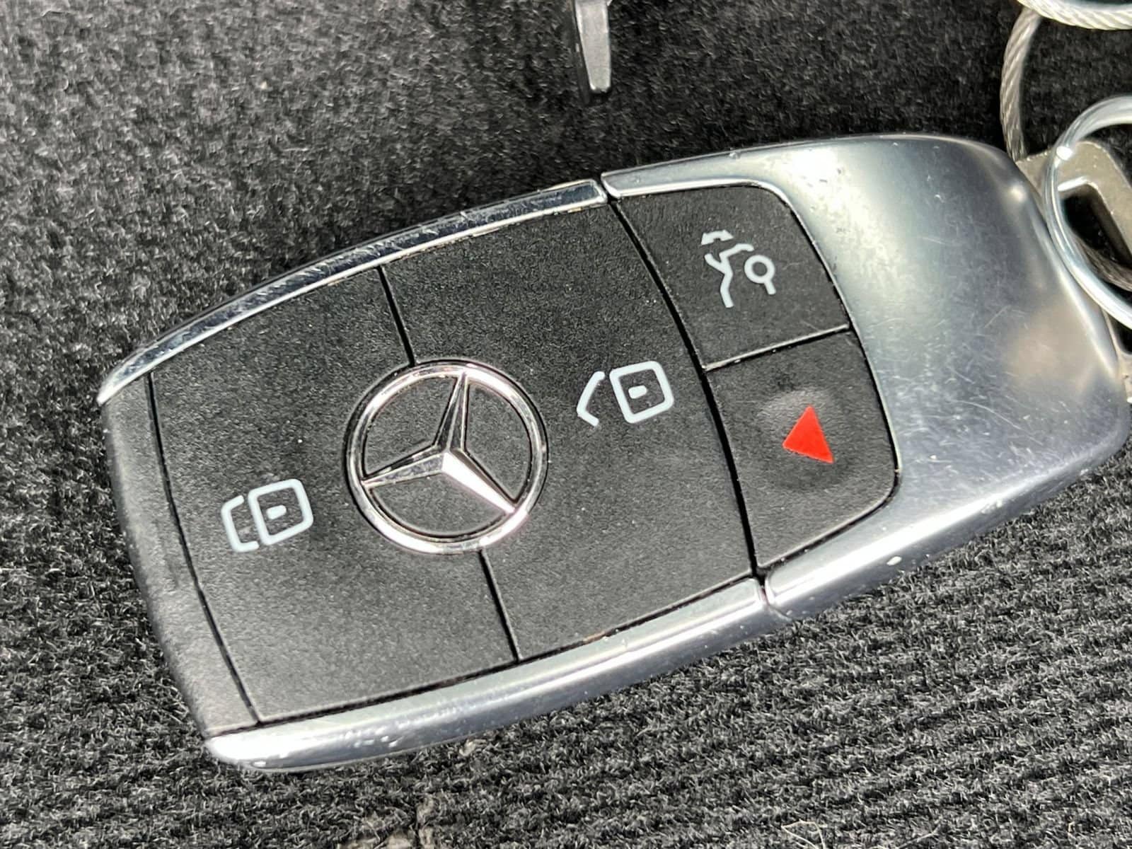 Thumbnail: 2025 Mercedes-Benz GLB - 28