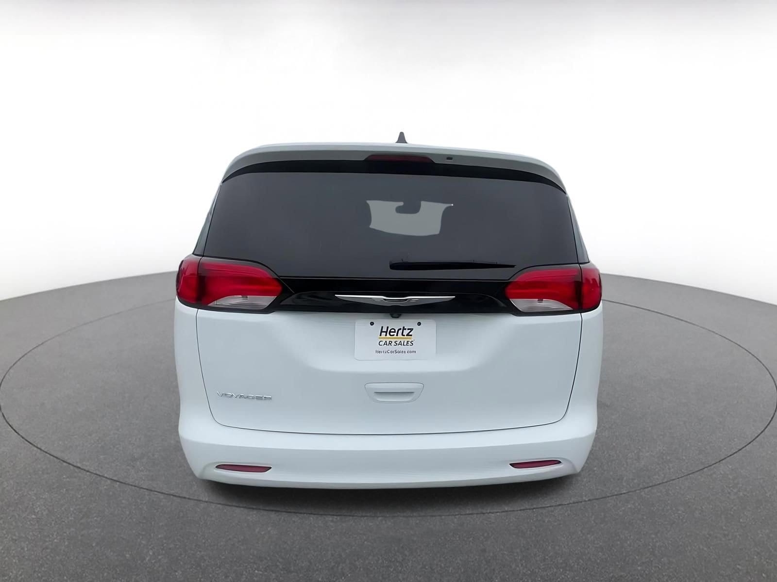 Thumbnail: 2023 Chrysler Voyager - 12