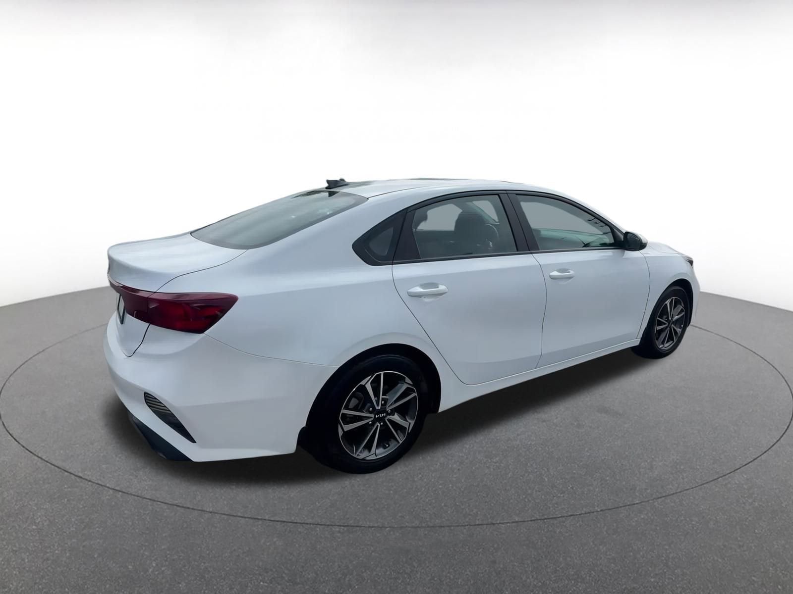 Thumbnail: 2023 Kia Forte - 15
