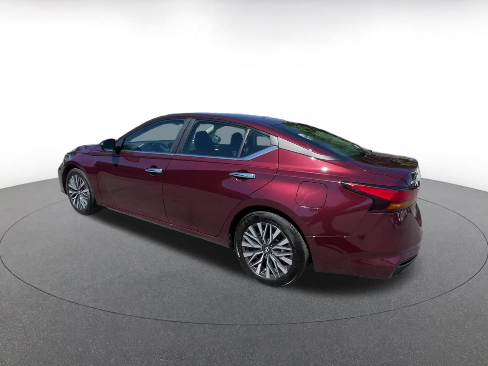 Thumbnail: 2024 Nissan Altima - 9