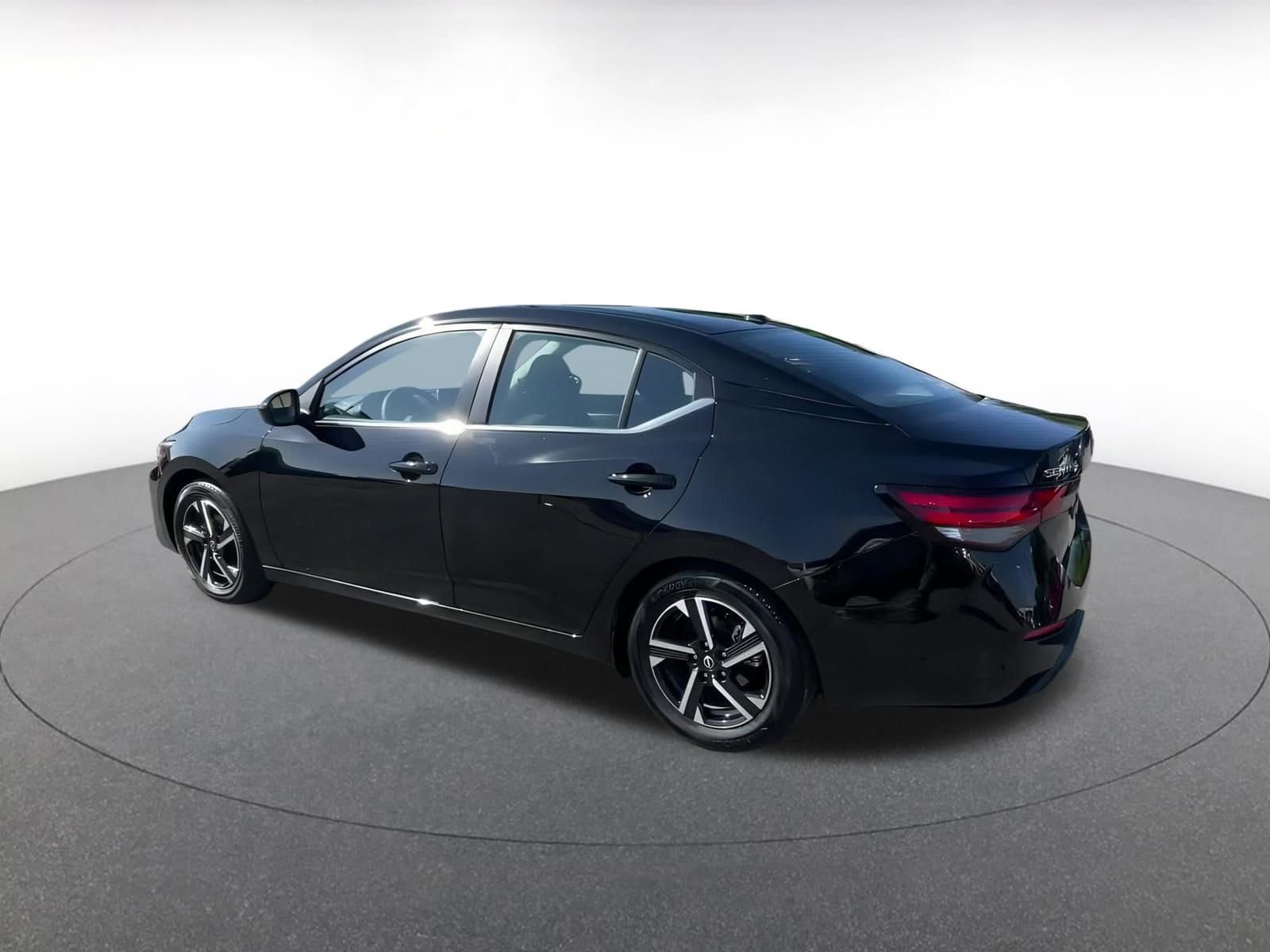 Thumbnail: 2025 Nissan Sentra - 10