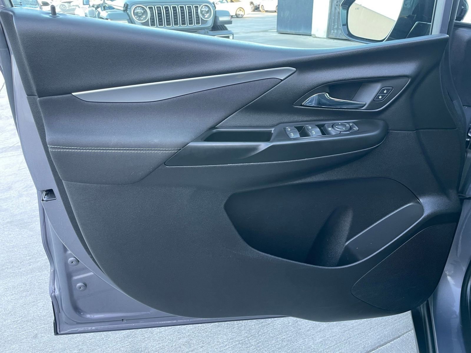 Thumbnail: 2023 Chevrolet Bolt EV - 24