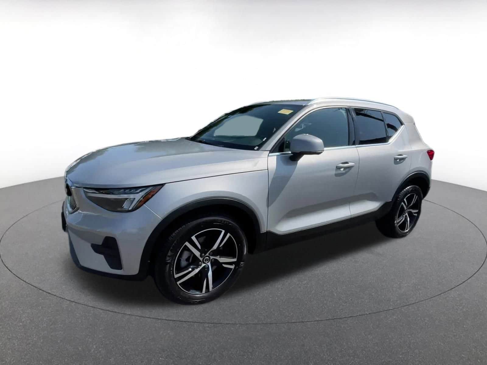 Thumbnail: 2024 Volvo XC40 - 8