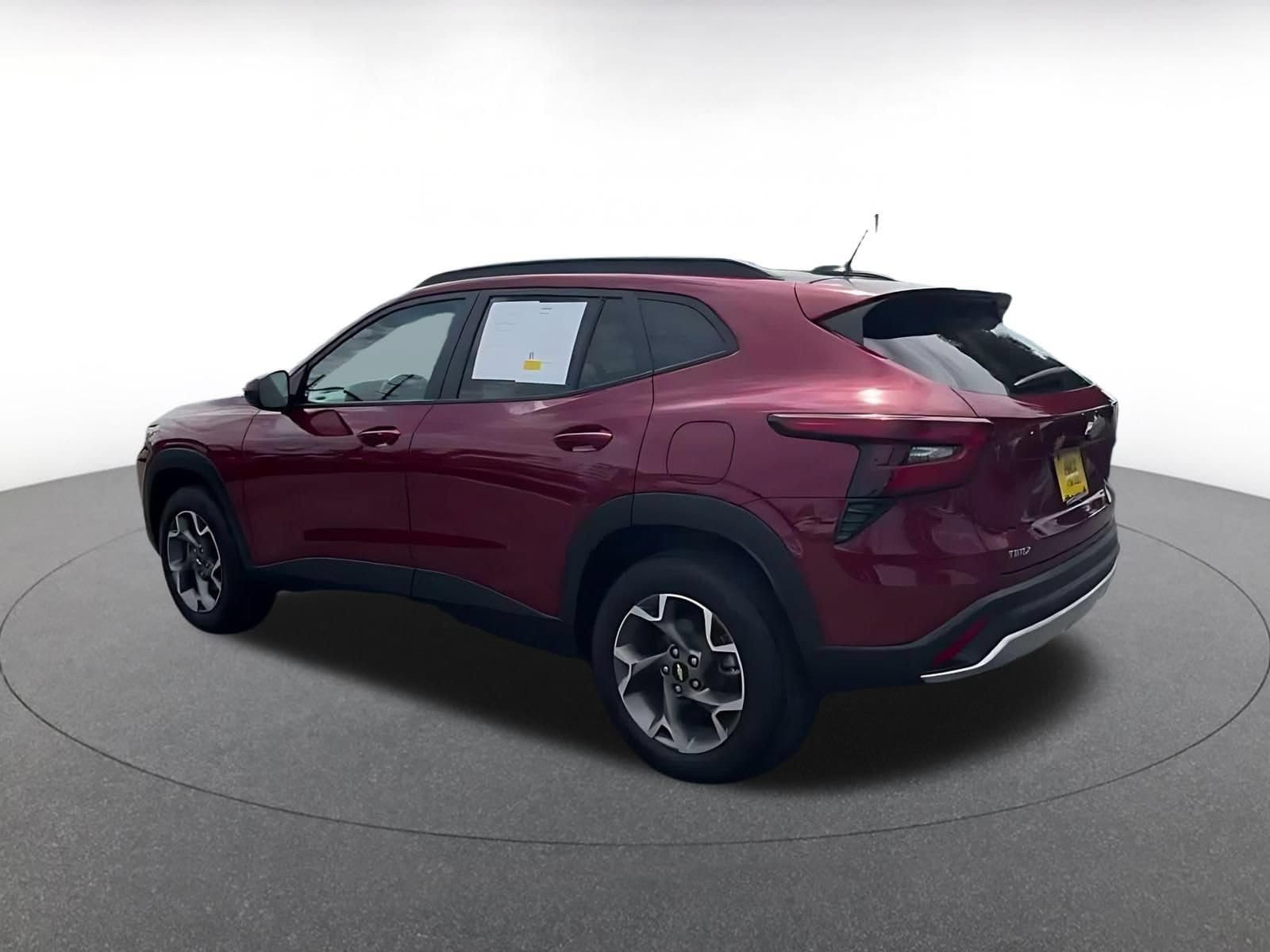 Thumbnail: 2025 Chevrolet Trax - 8