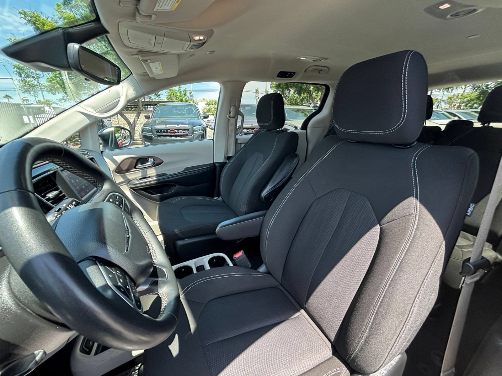 Thumbnail: 2024 Chrysler Voyager - 24