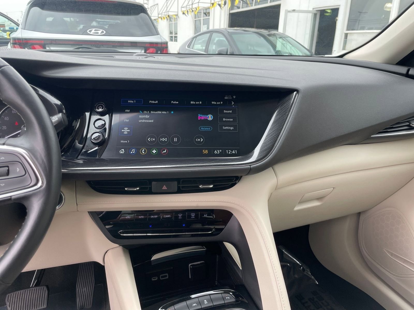 2023 Buick Envision Essence 18