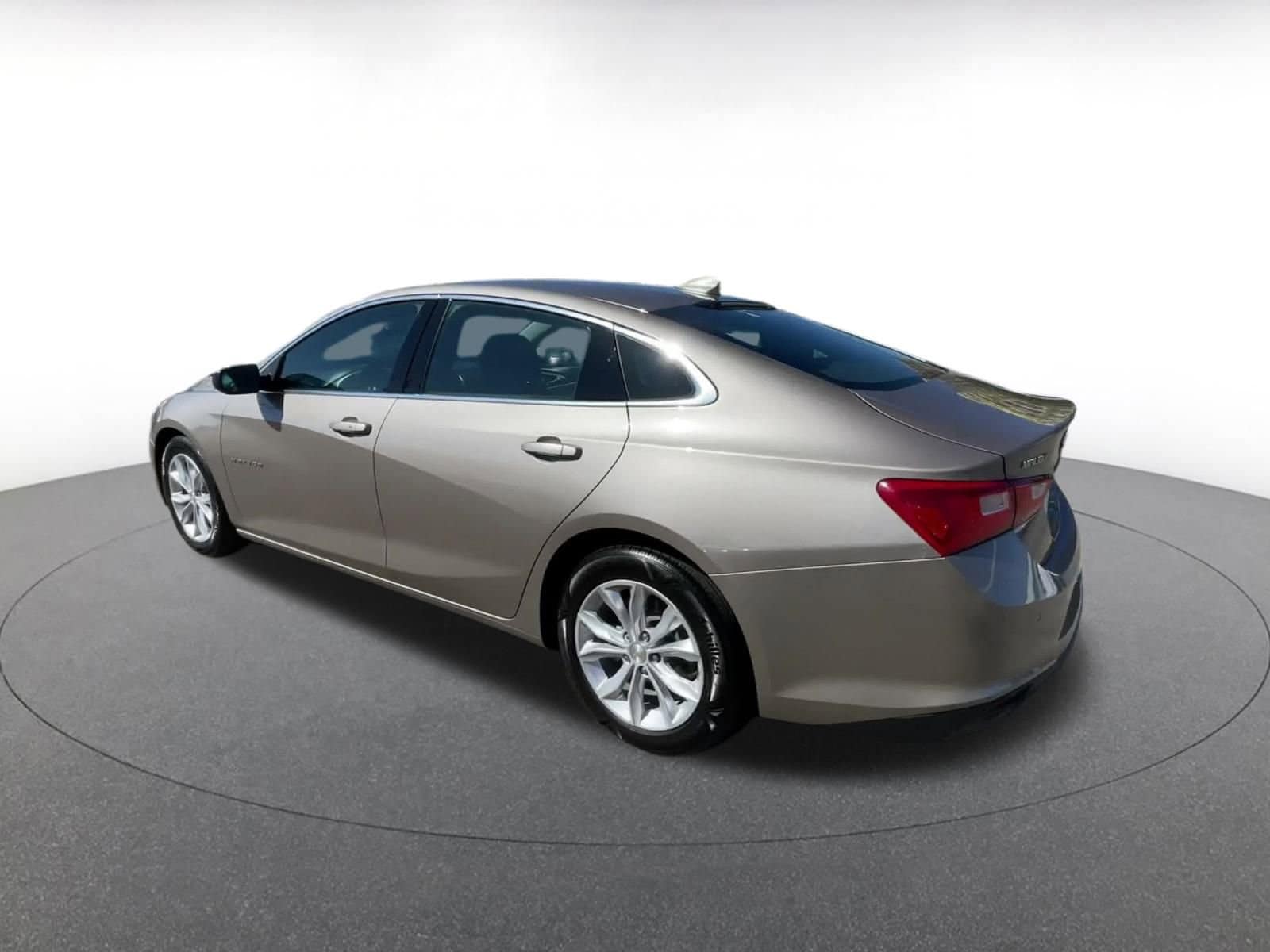 Thumbnail: 2023 Chevrolet Malibu - 10